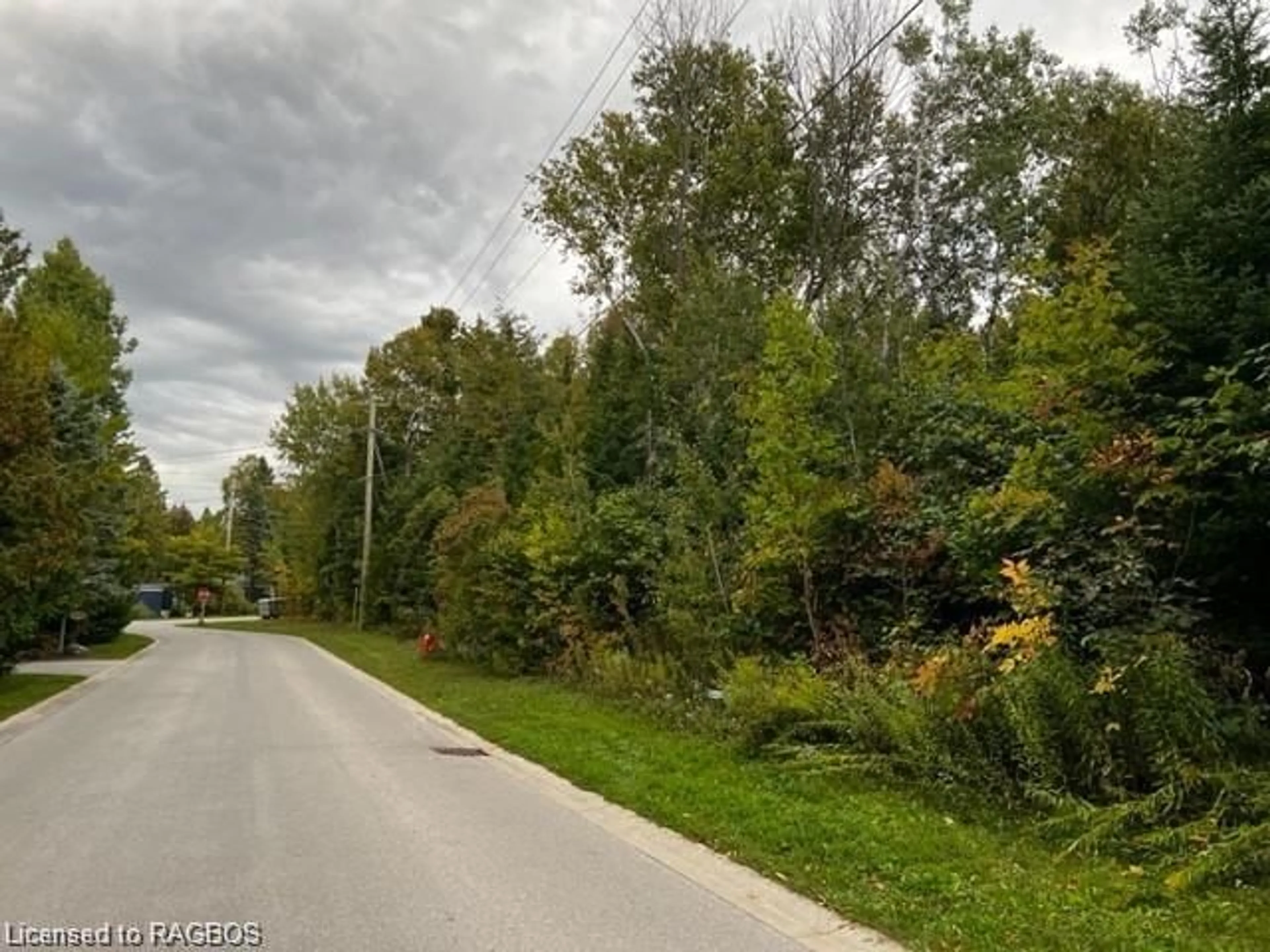 A pic from exterior of the house or condo, the street view for 5 Shore Rd, Southampton Ontario N0H 2L0