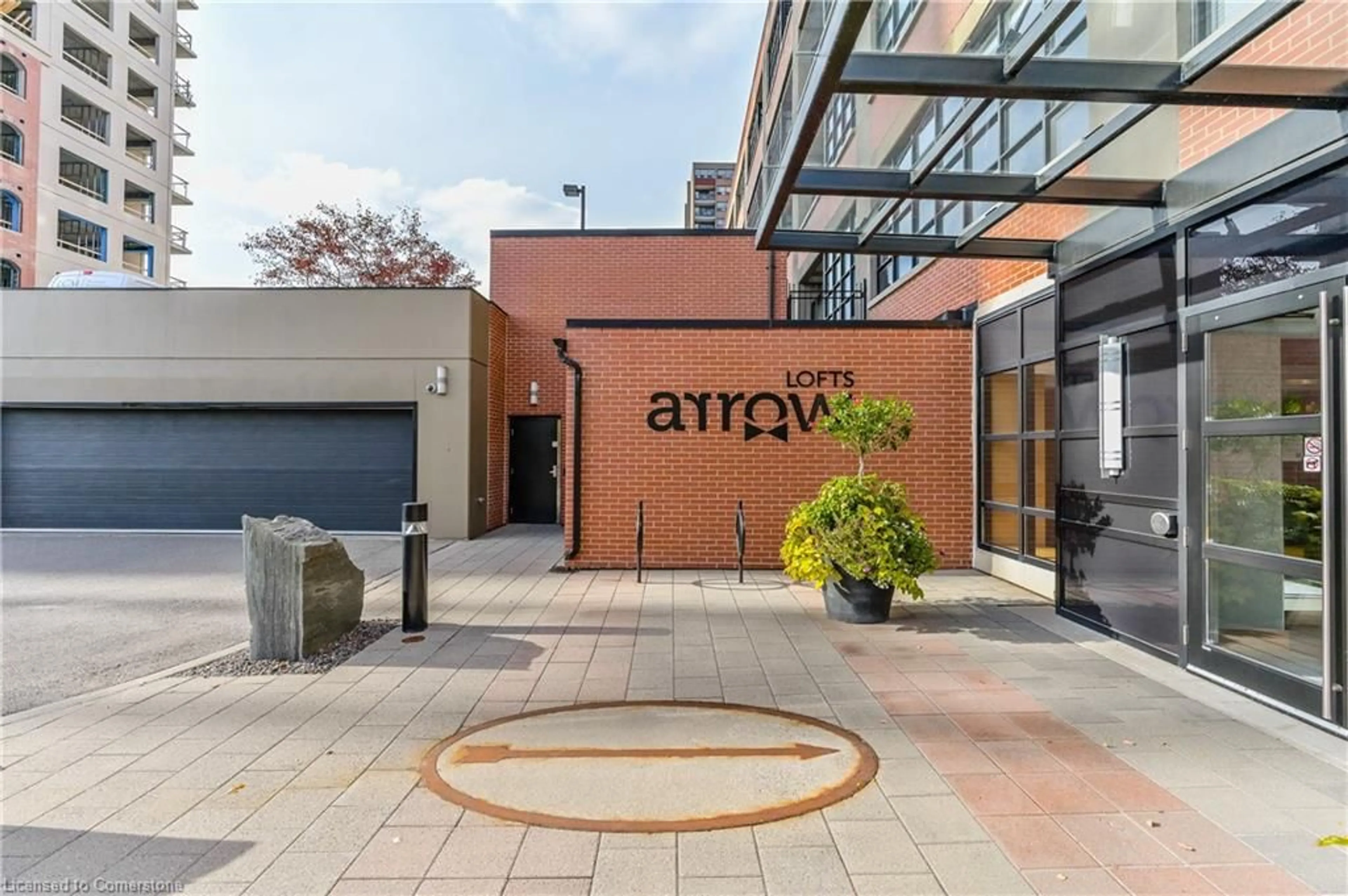 Indoor foyer, ceramic floors for 112 Benton St #604, Kitchener Ontario N2G 3H6