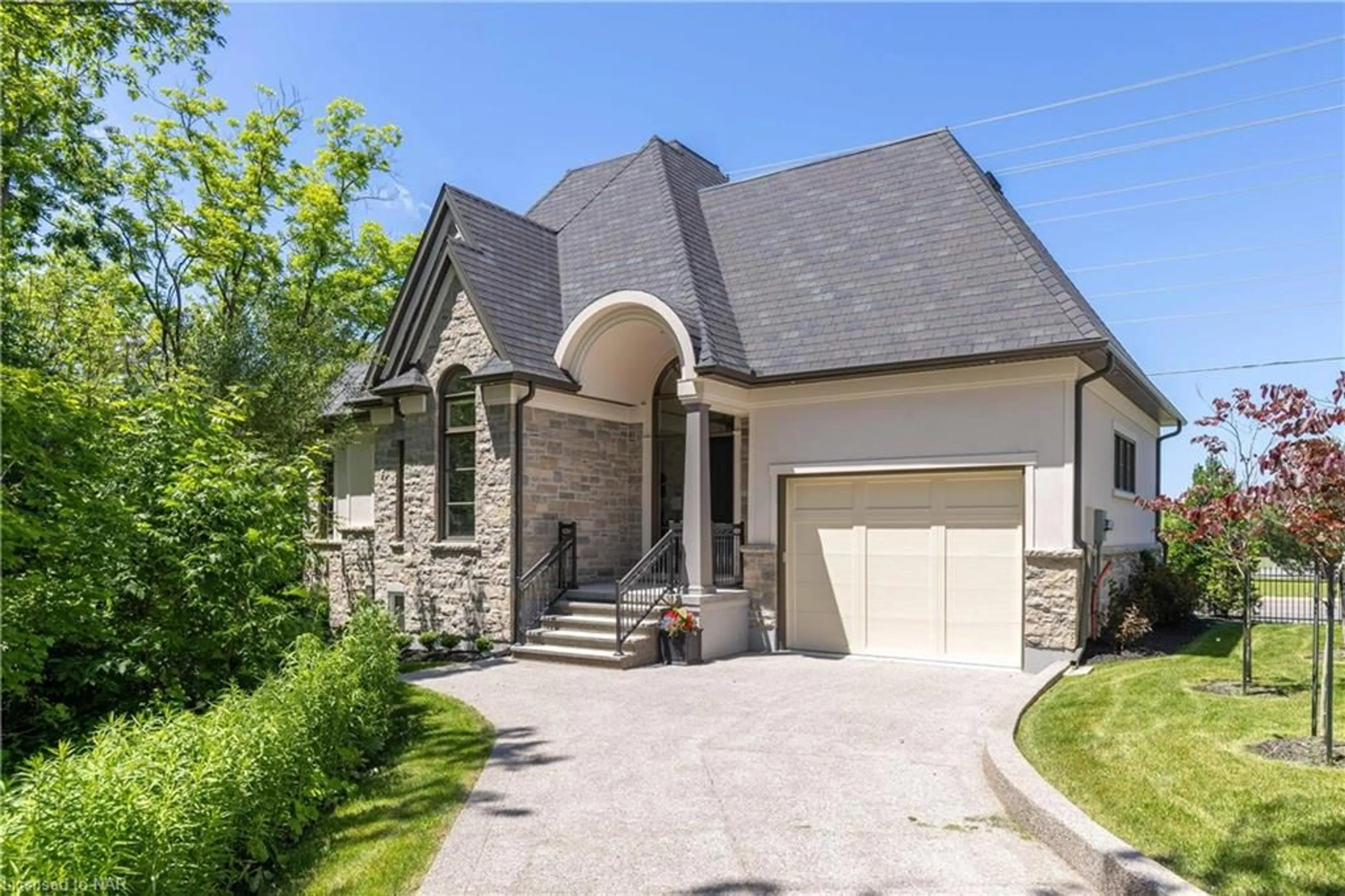 Frontside or backside of a home for 27 Arbourvale Common, St. Catharines Ontario L2T 0A6