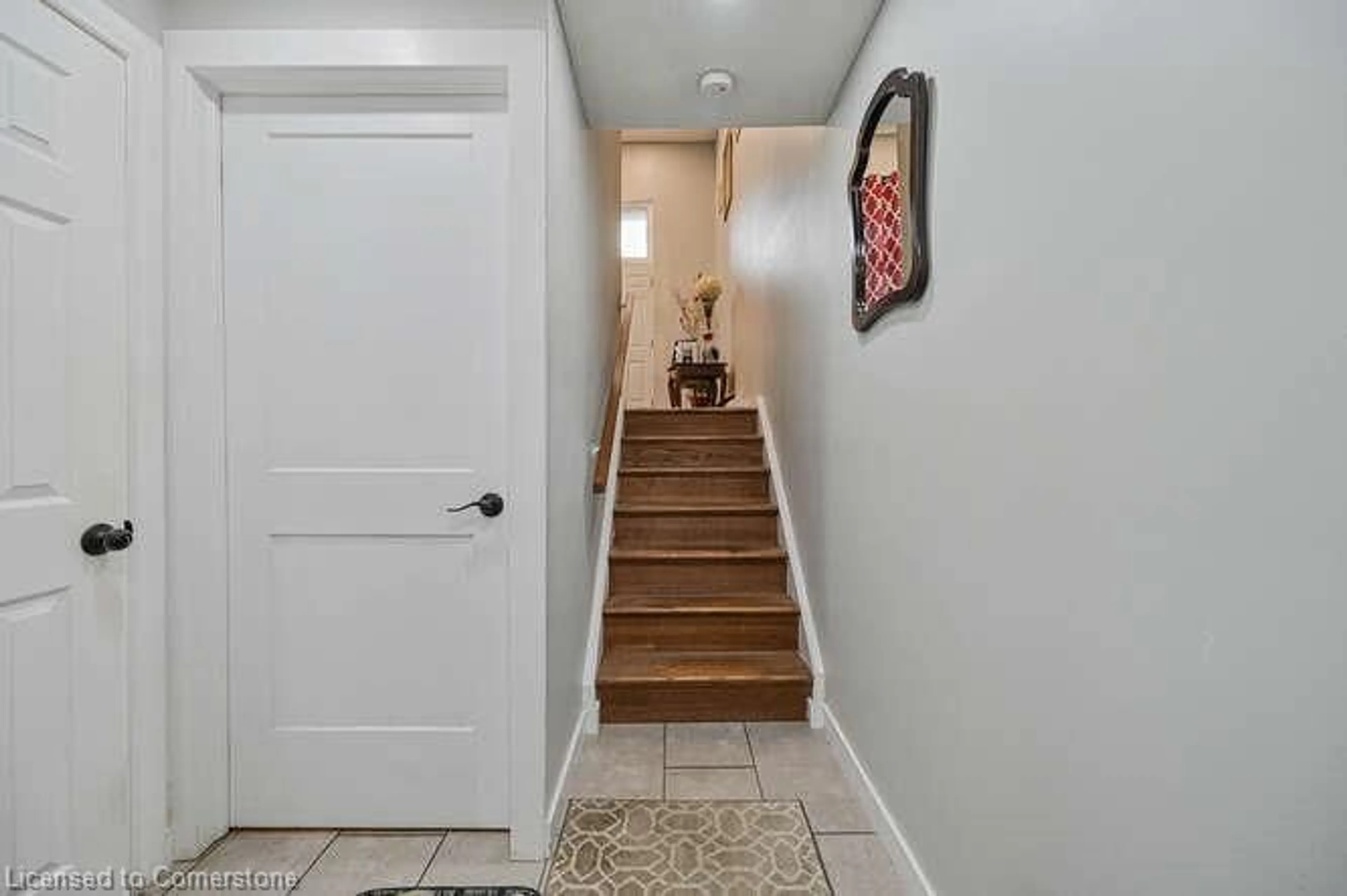 Indoor entryway, wood floors for 51 Briar Path, Brampton Ontario L6T 2A3