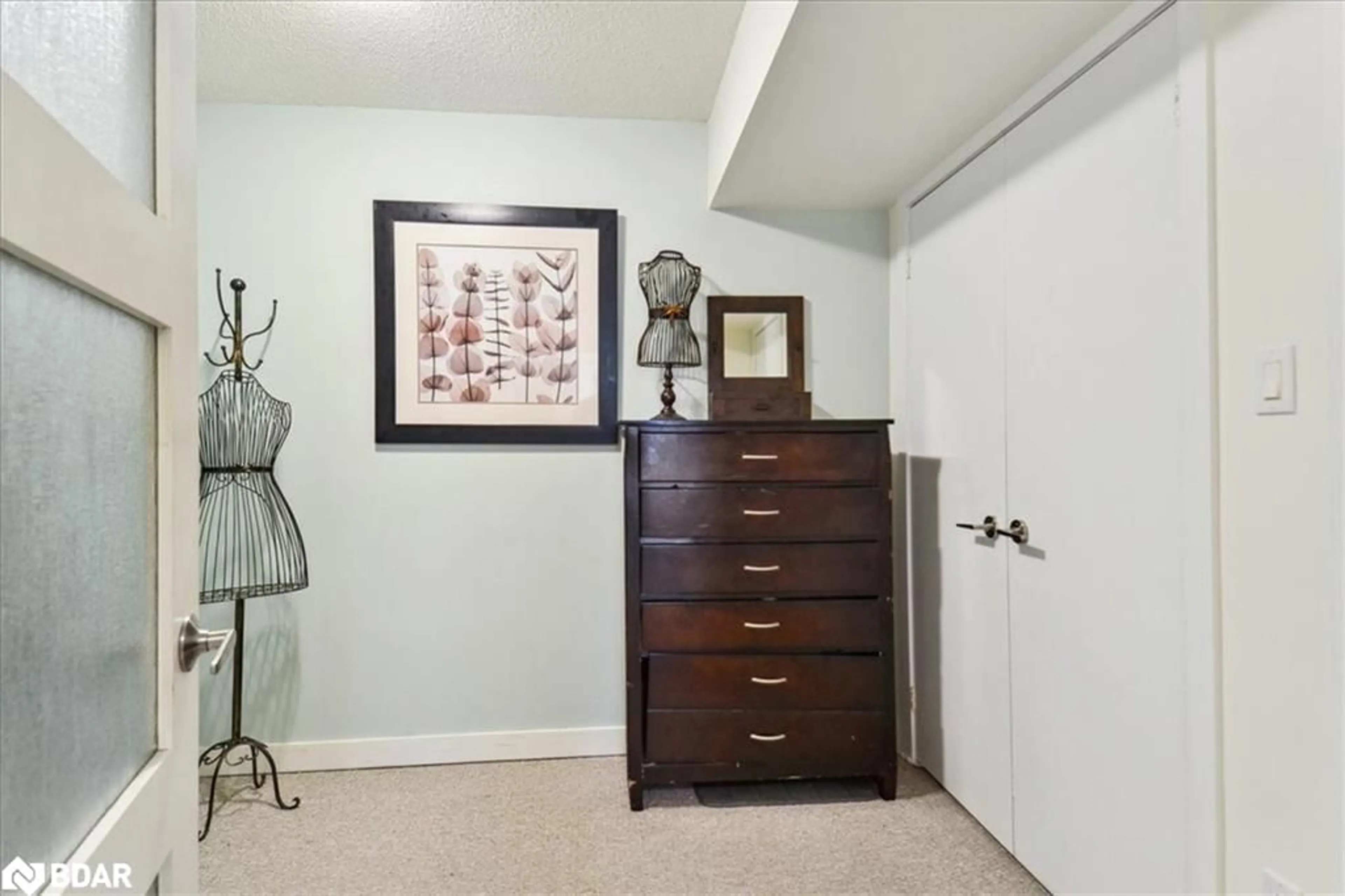 Indoor entryway, wood floors for 2059 Weston Rd #36, Toronto Ontario M9N 1X7