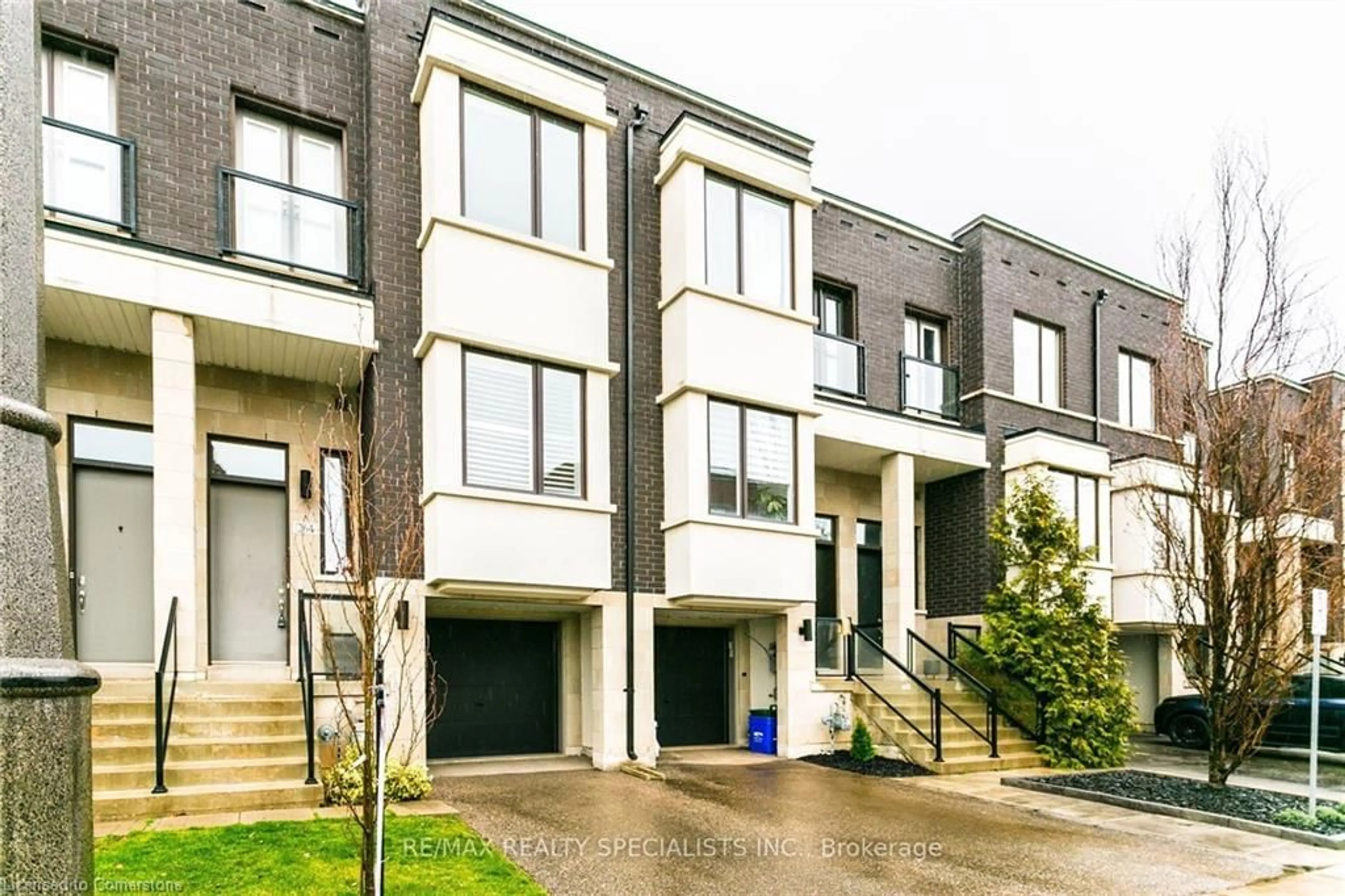 A pic from exterior of the house or condo, the front or back of building for 264 Vellwood Common, Oakville Ontario L6L 0E8