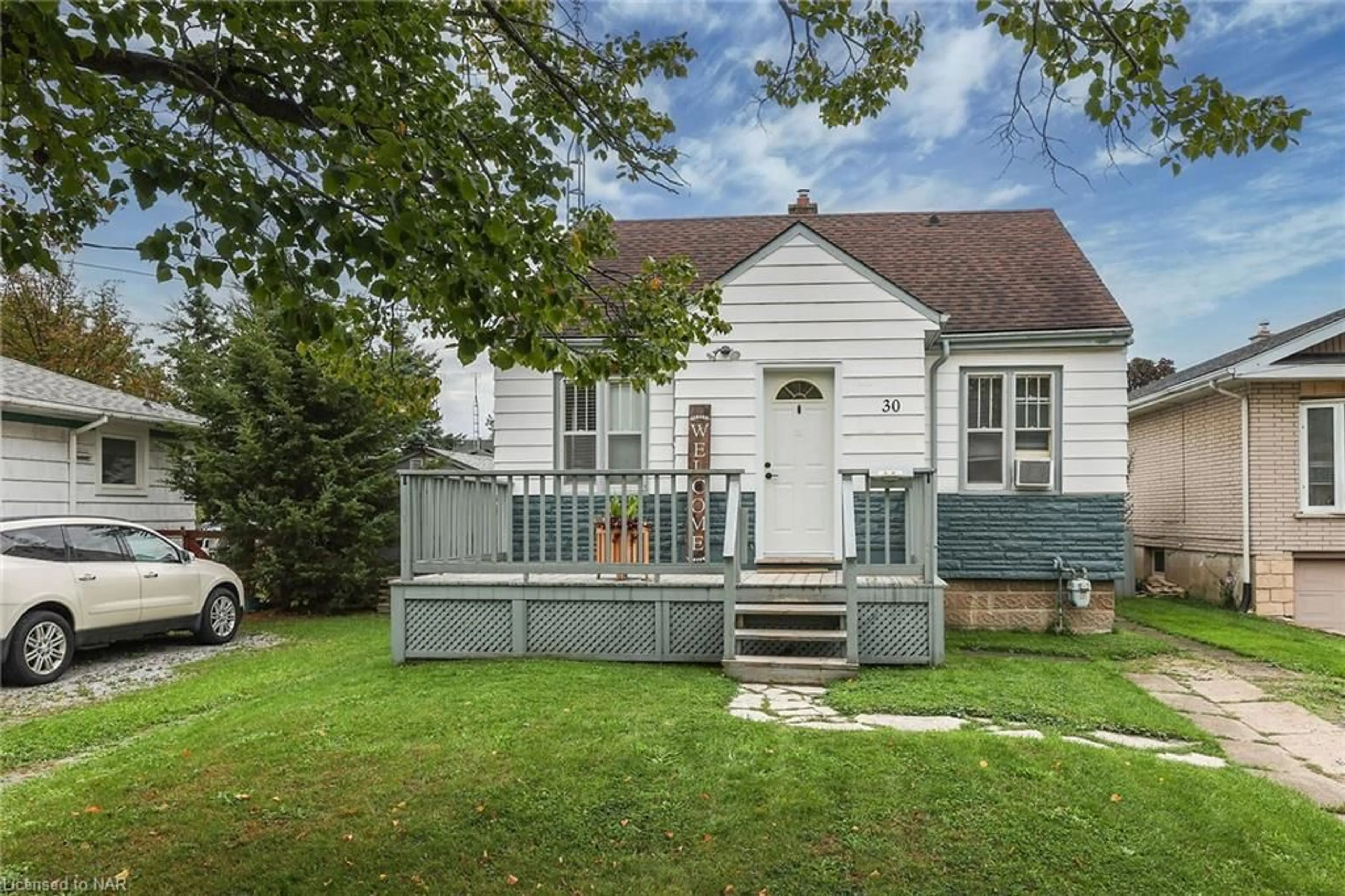 Frontside or backside of a home, cottage for 30 Rosedale Ave, St. Catharines Ontario L2P 1Y5