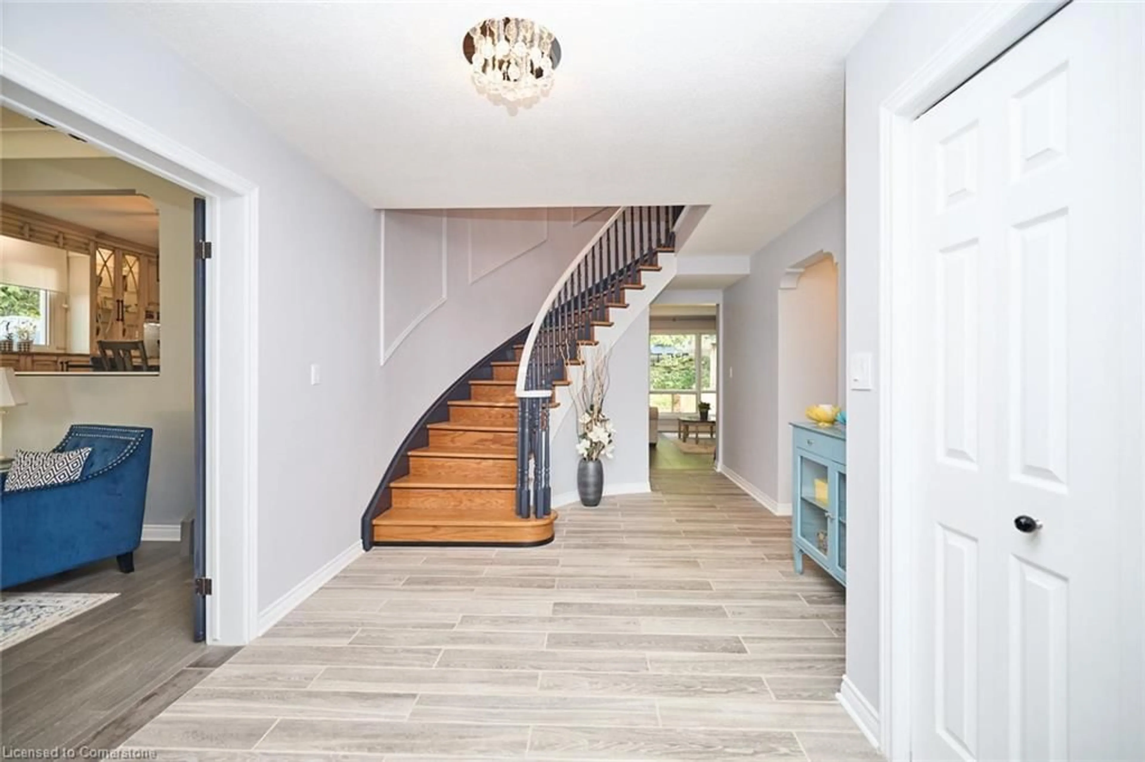 Indoor entryway, wood floors for 64 Millbridge Cres, Fonthill Ontario L0S 1E1