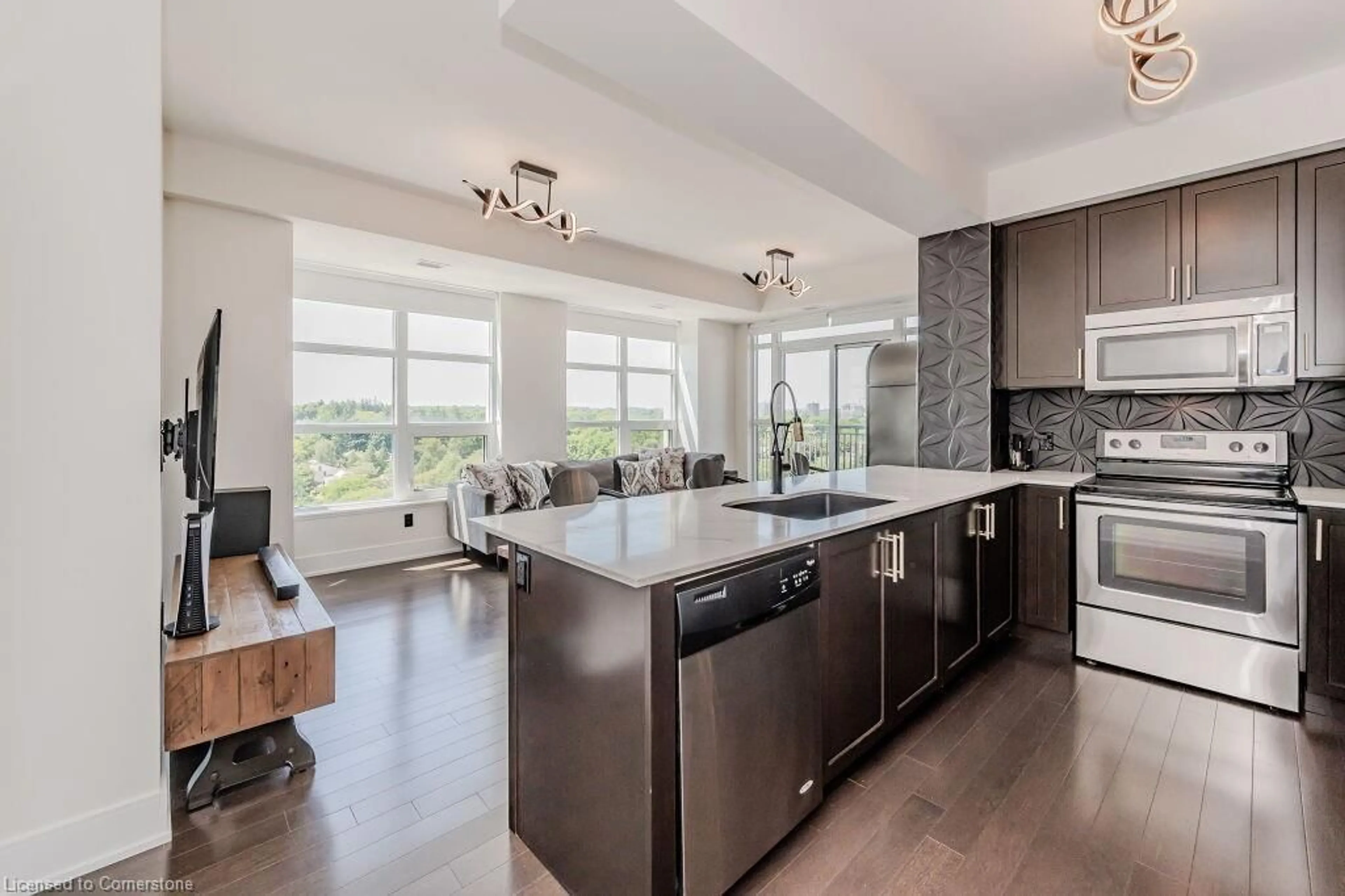 Open concept kitchen for 144 Park St #1005, Waterloo Ontario N2L 0B6