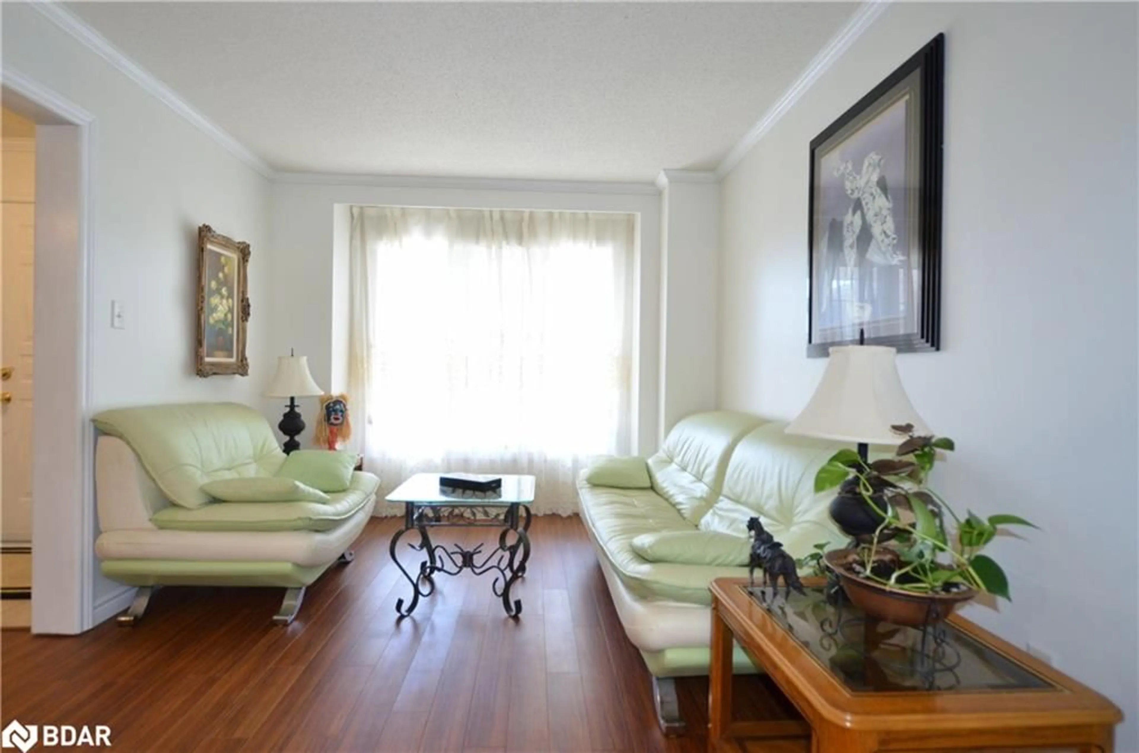 Living room for 140 Country Lane, Barrie Ontario L4N 0N1