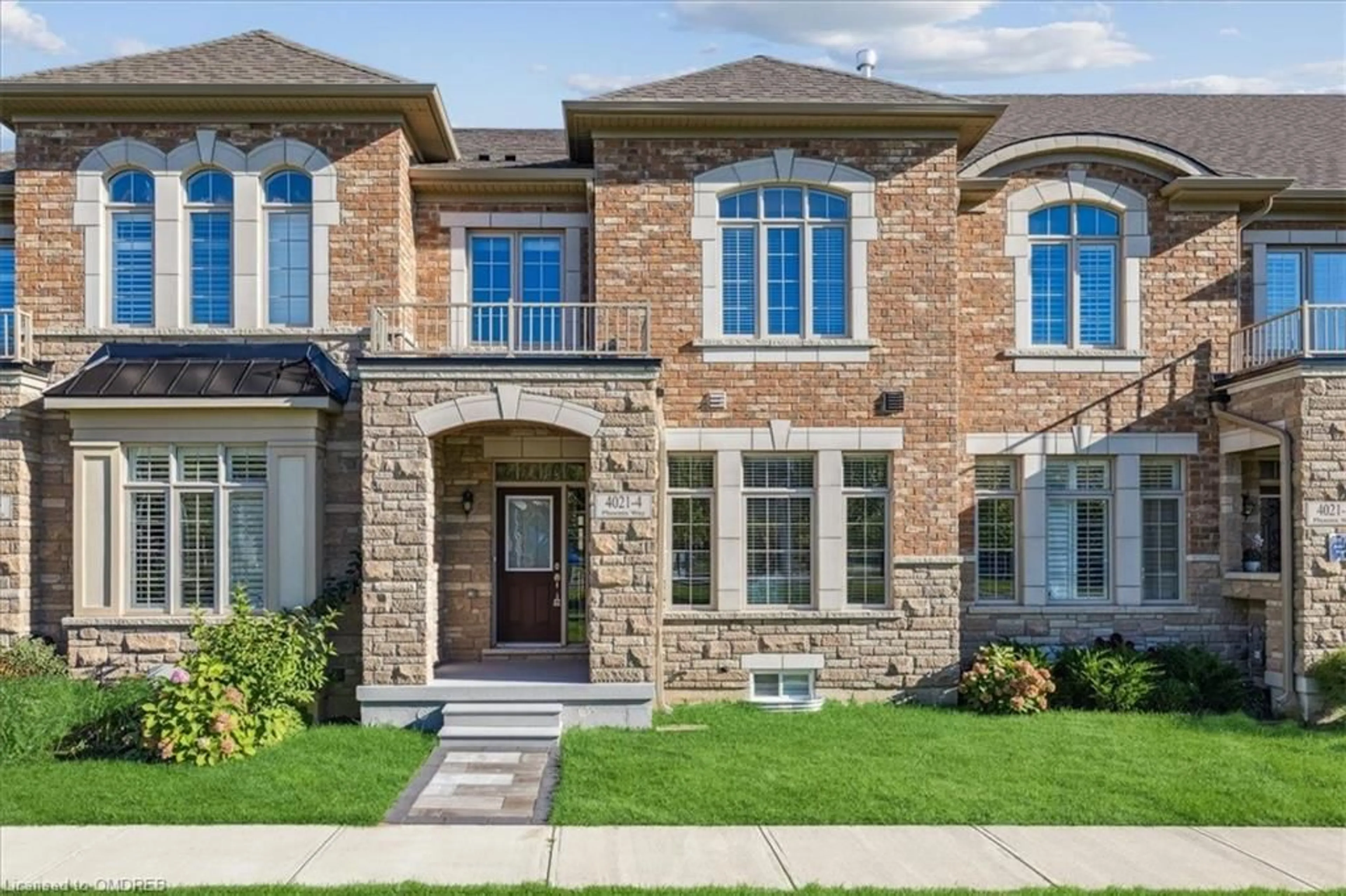 Home with brick exterior material for 4-4021 Phoenix Way, Oakville Ontario L6H 3R2