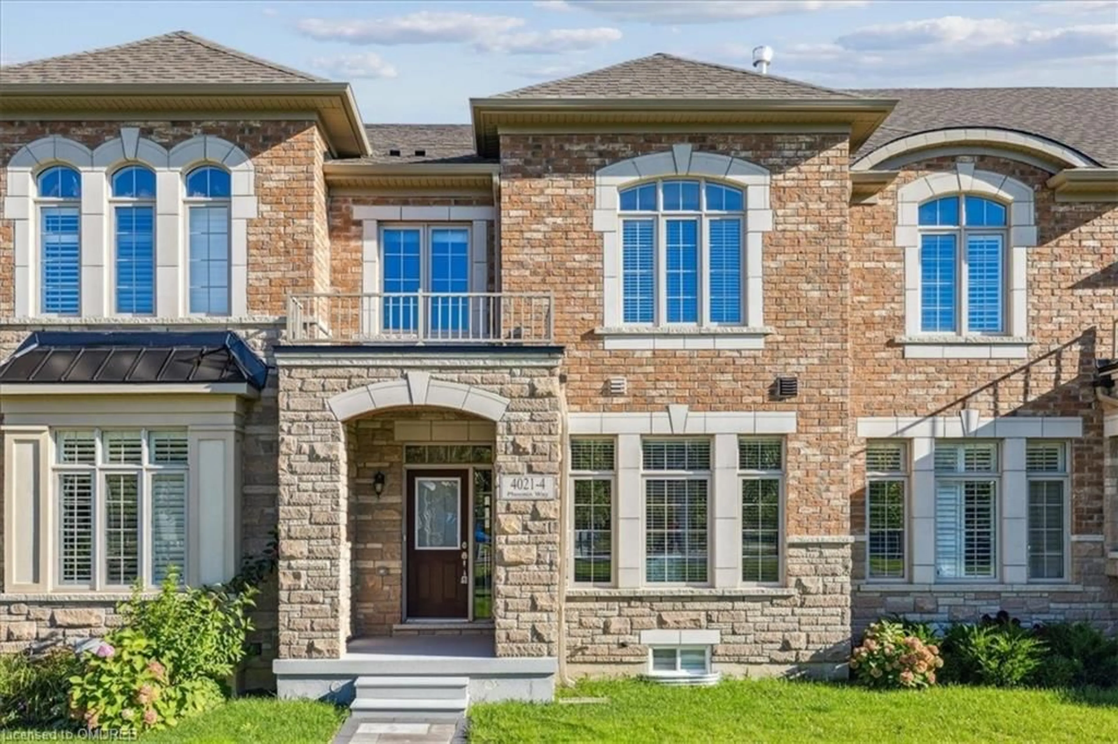 Home with brick exterior material for 4-4021 Phoenix Way, Oakville Ontario L6H 3R2