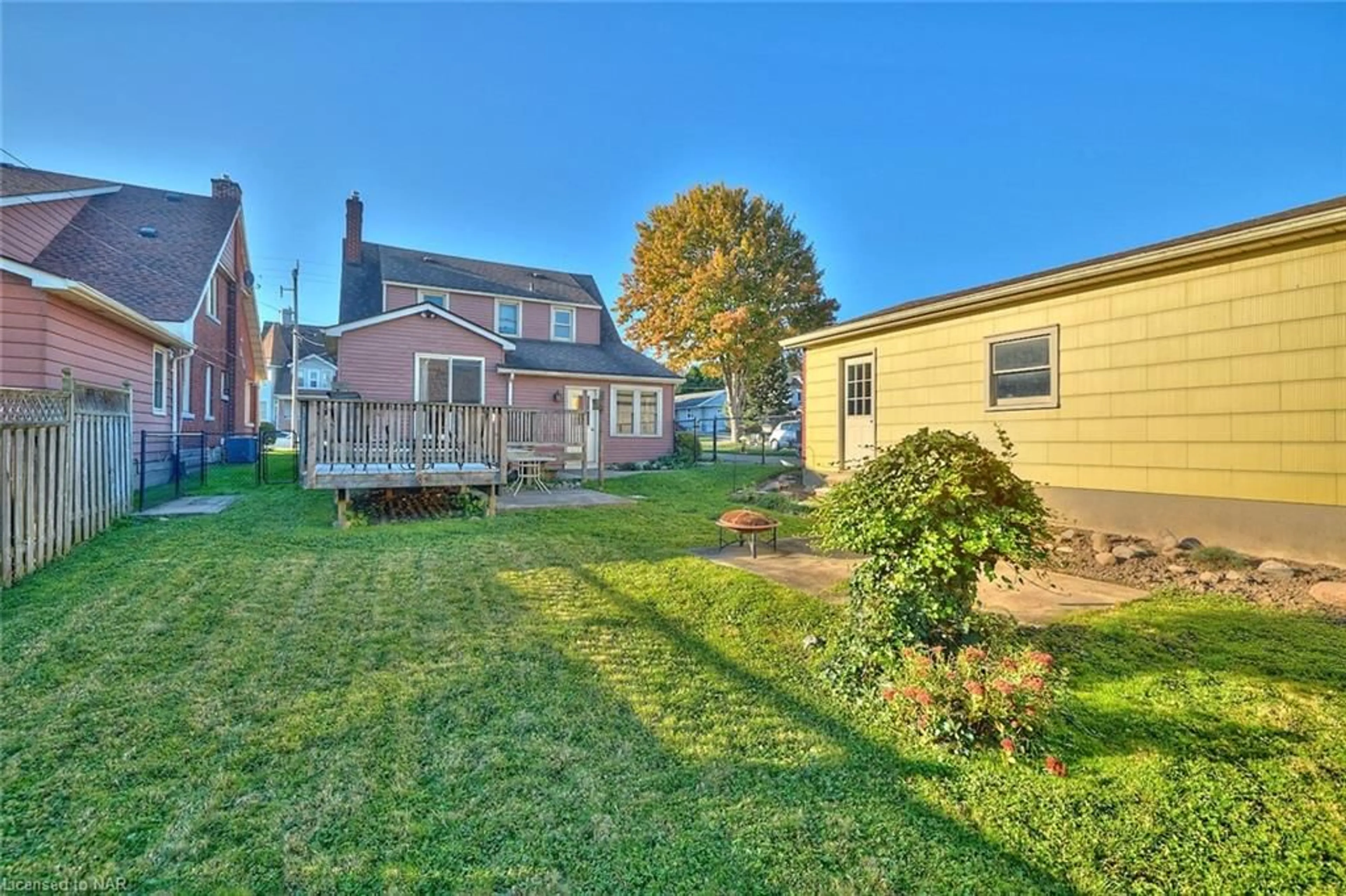 A pic from exterior of the house or condo, the fenced backyard for 214 Bowen Rd, Fort Erie Ontario L2A 2Y8