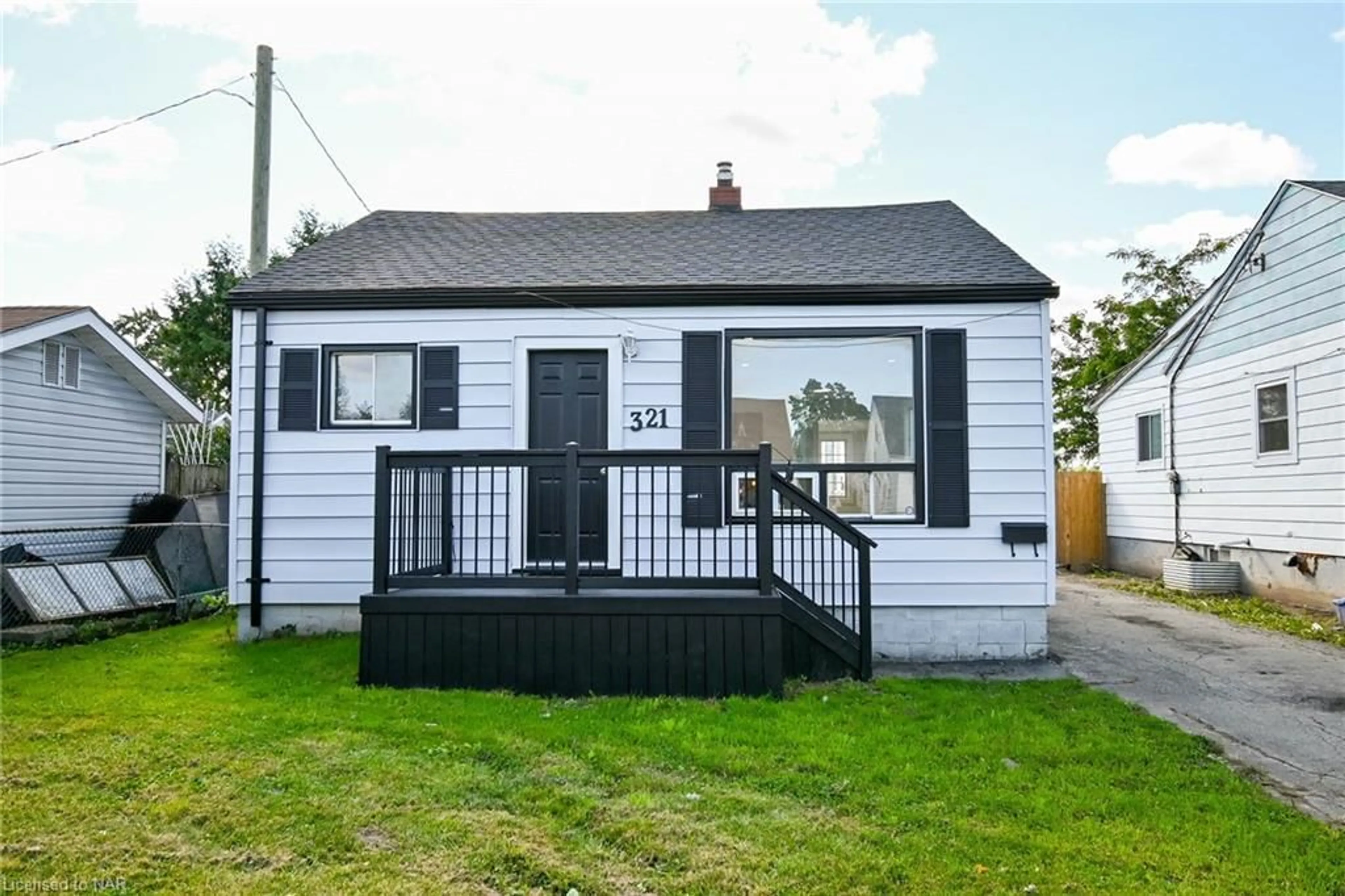 Frontside or backside of a home, cottage for 321 Dieppe St, Welland Ontario L3B 4V1