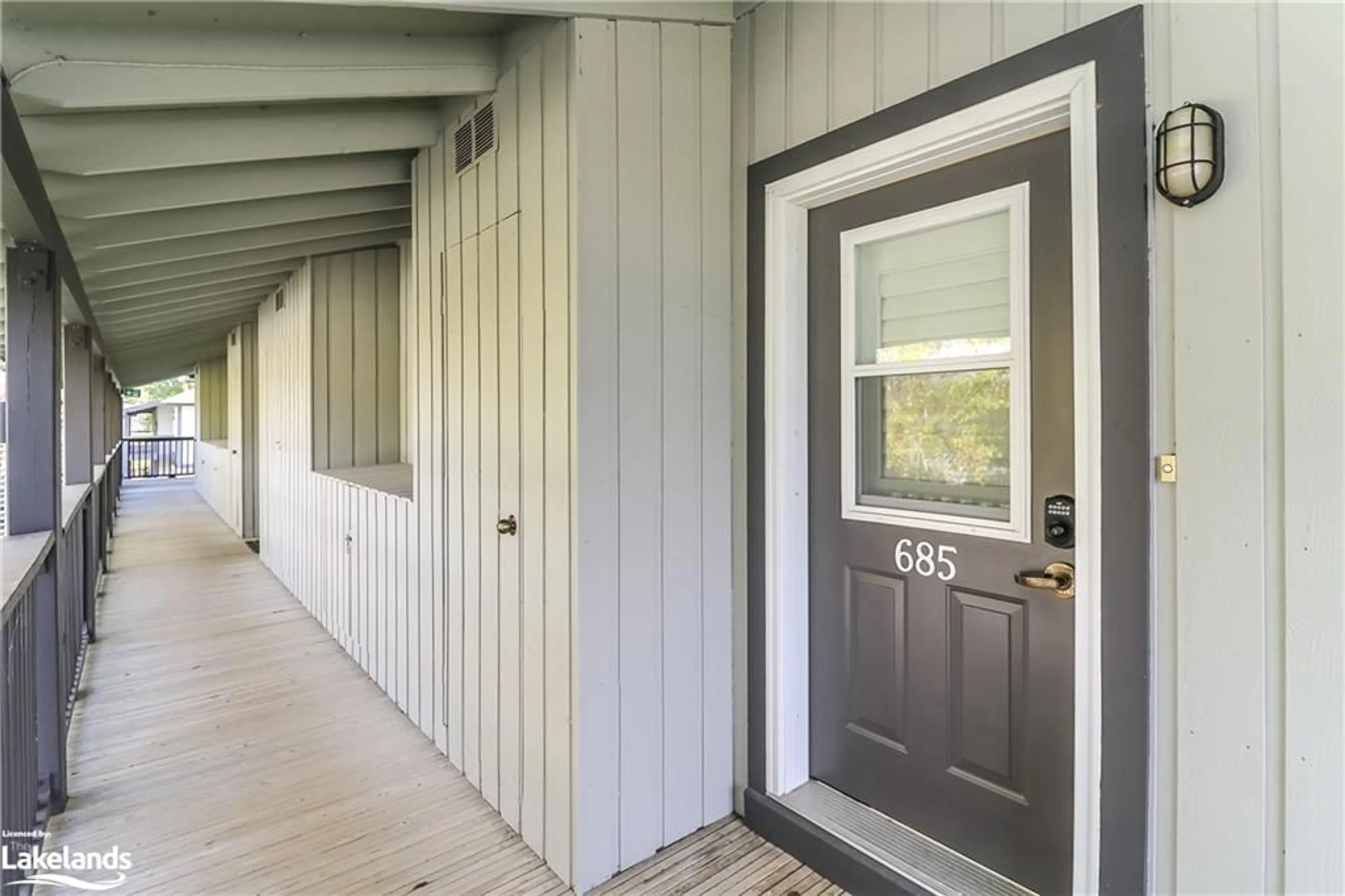 Indoor entryway, wood floors for 685 Johnston Park Ave, Collingwood Ontario L9Y 5C7