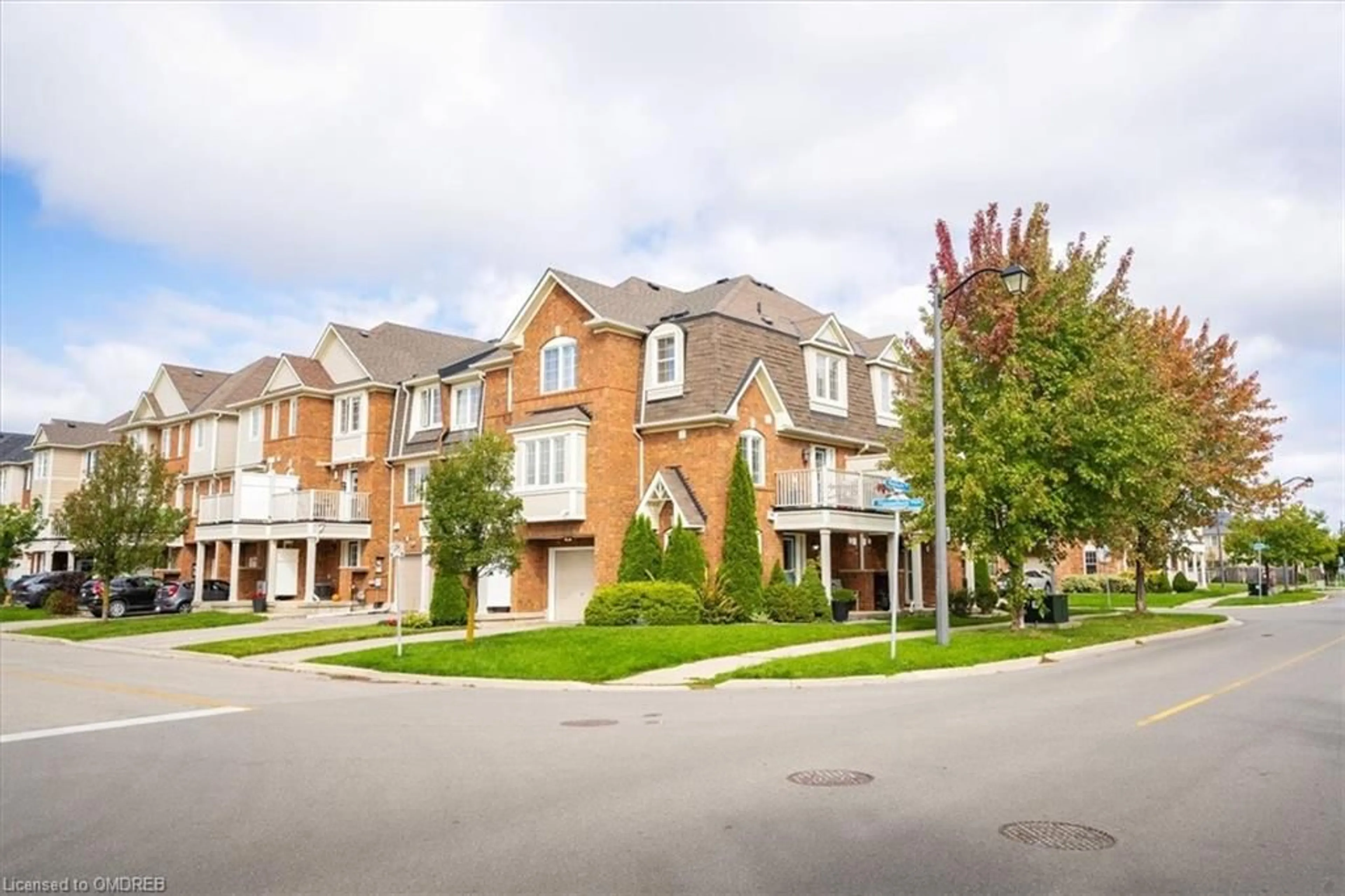 A pic from exterior of the house or condo, the street view for 949 Hasselfeldt Hts, Milton Ontario L9T 0M5