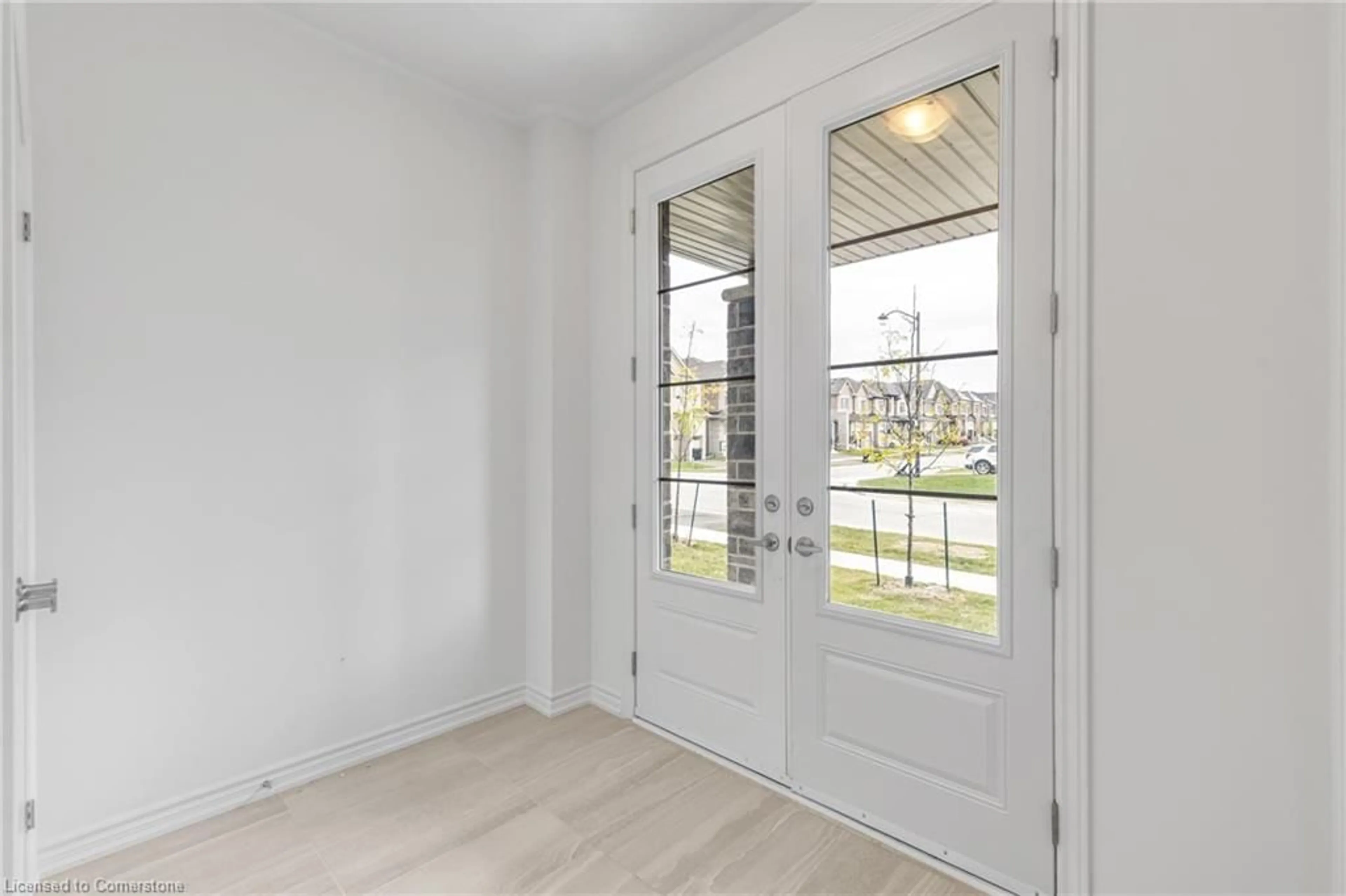 Indoor entryway, wood floors for 8 Daisy St, Midhurst Ontario L9X 2C5