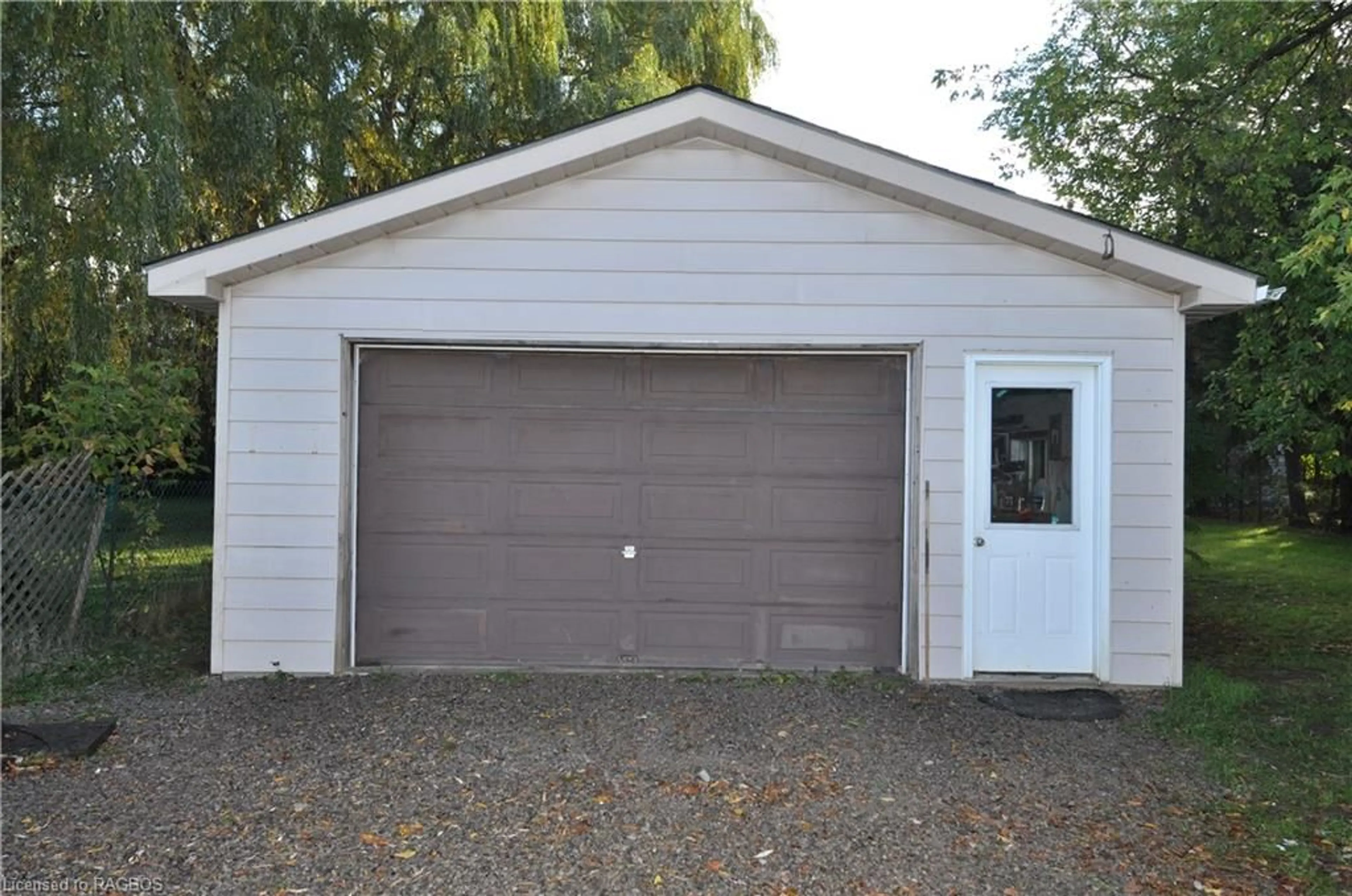 Indoor garage, cement floor for 857 9th Ave, Owen Sound Ontario N4K 3E8