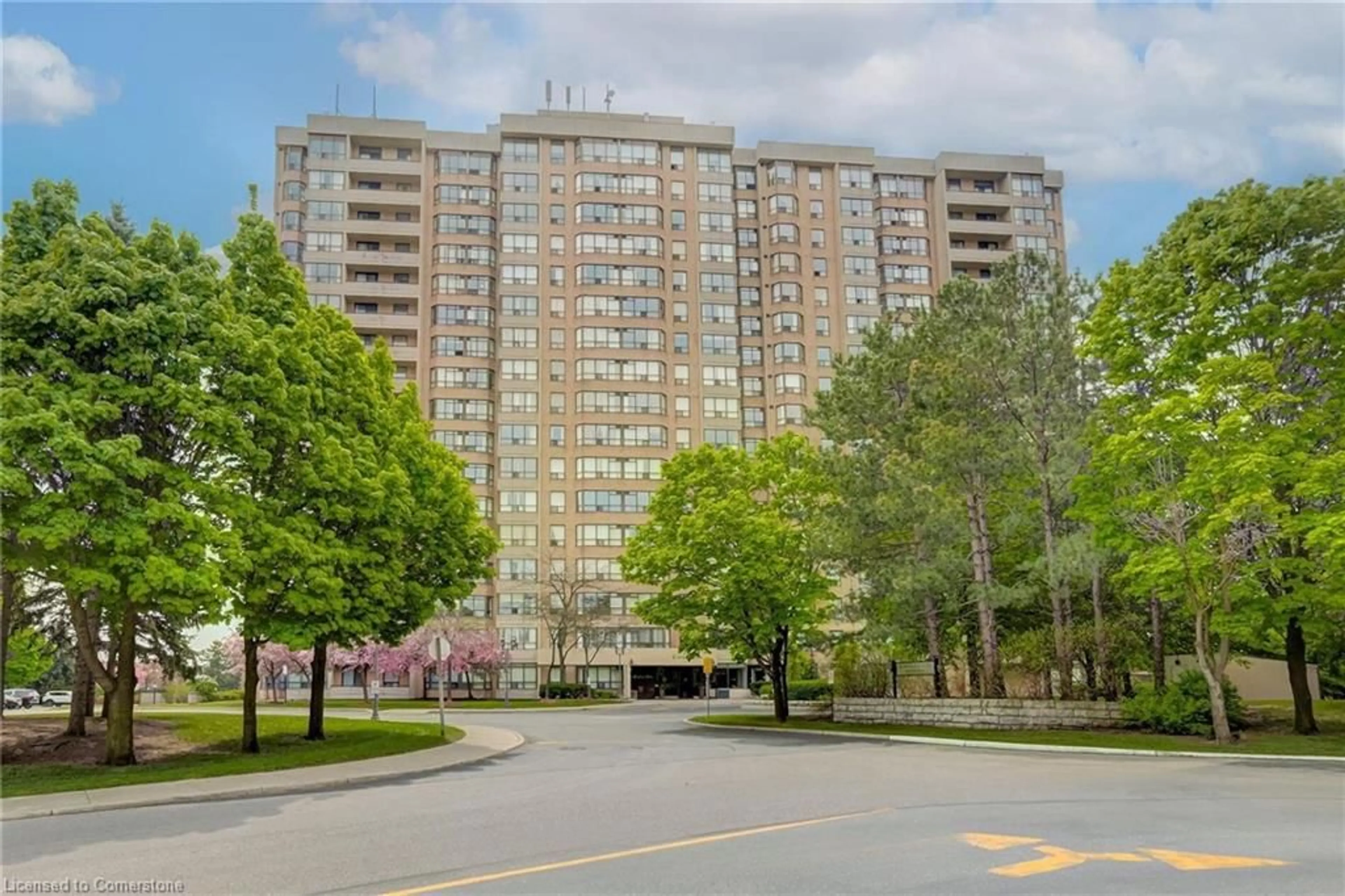 A pic from exterior of the house or condo, the front or back of building for 10 Malta Ave #605, Brampton Ontario L6Y 4G6