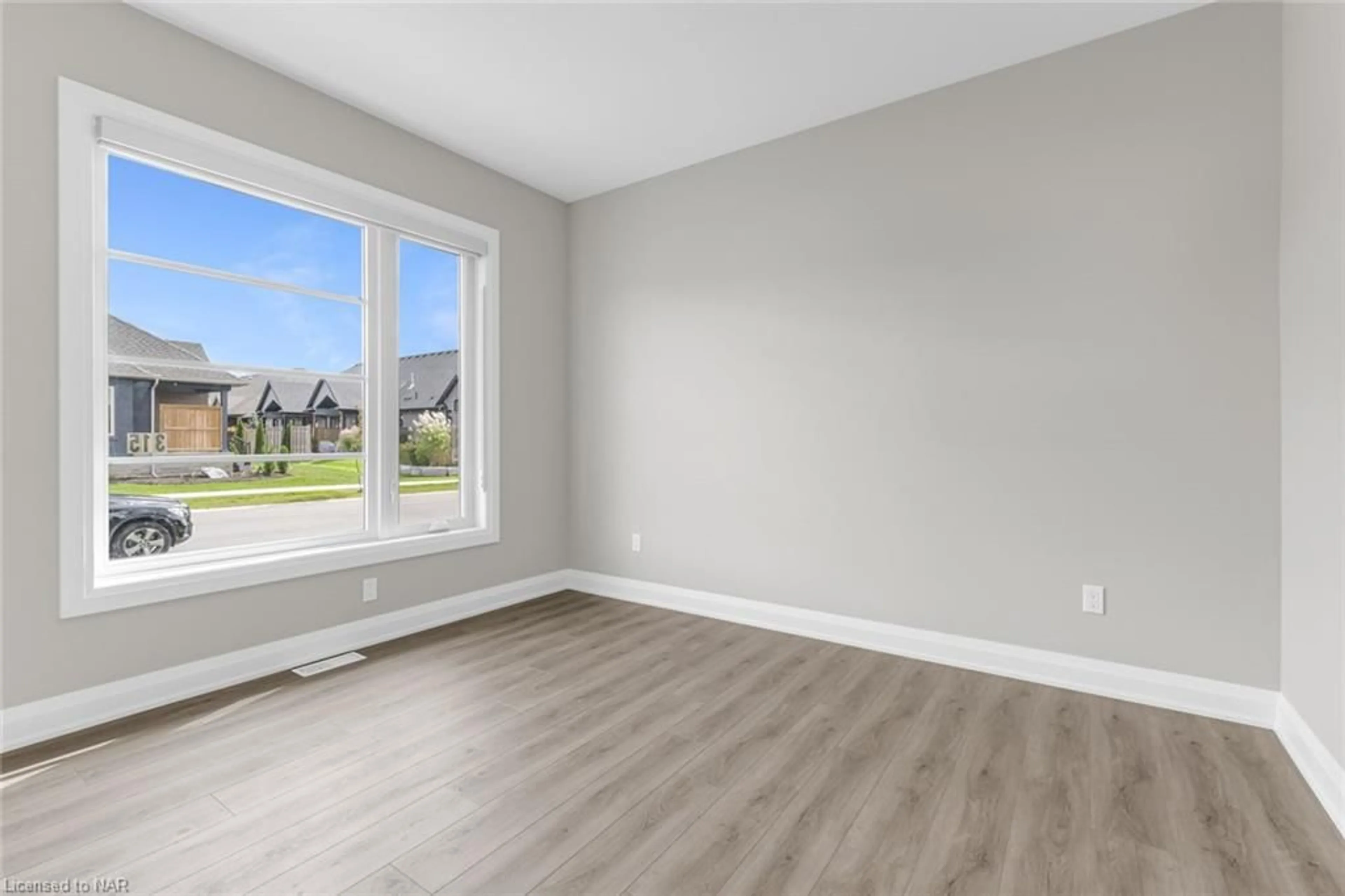 A pic of a room, wood floors for 315 Old Course Trail, Welland Ontario L3B 0B6