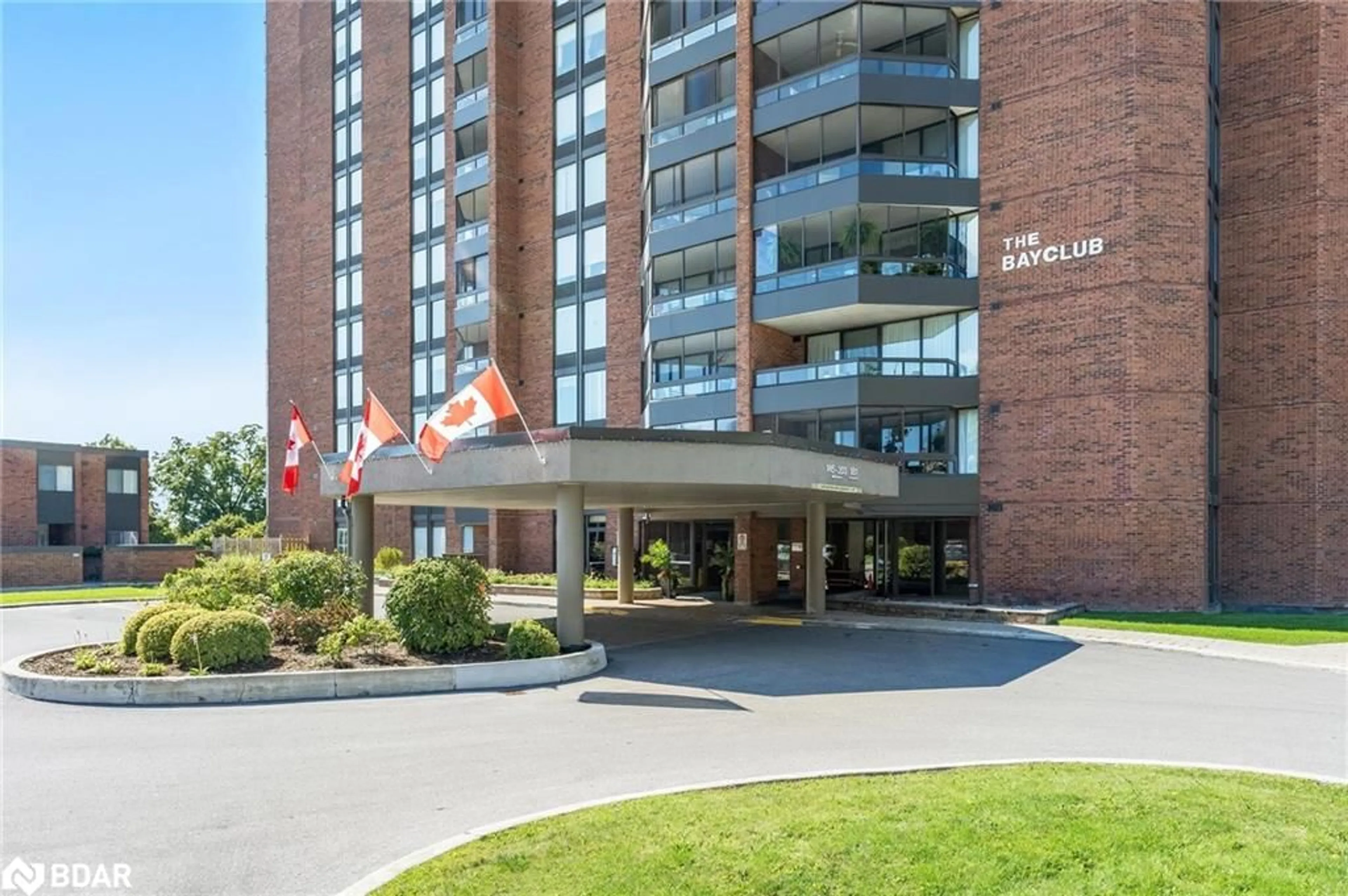 Indoor foyer for 181 Collier St #801, Barrie Ontario L4M 5L6