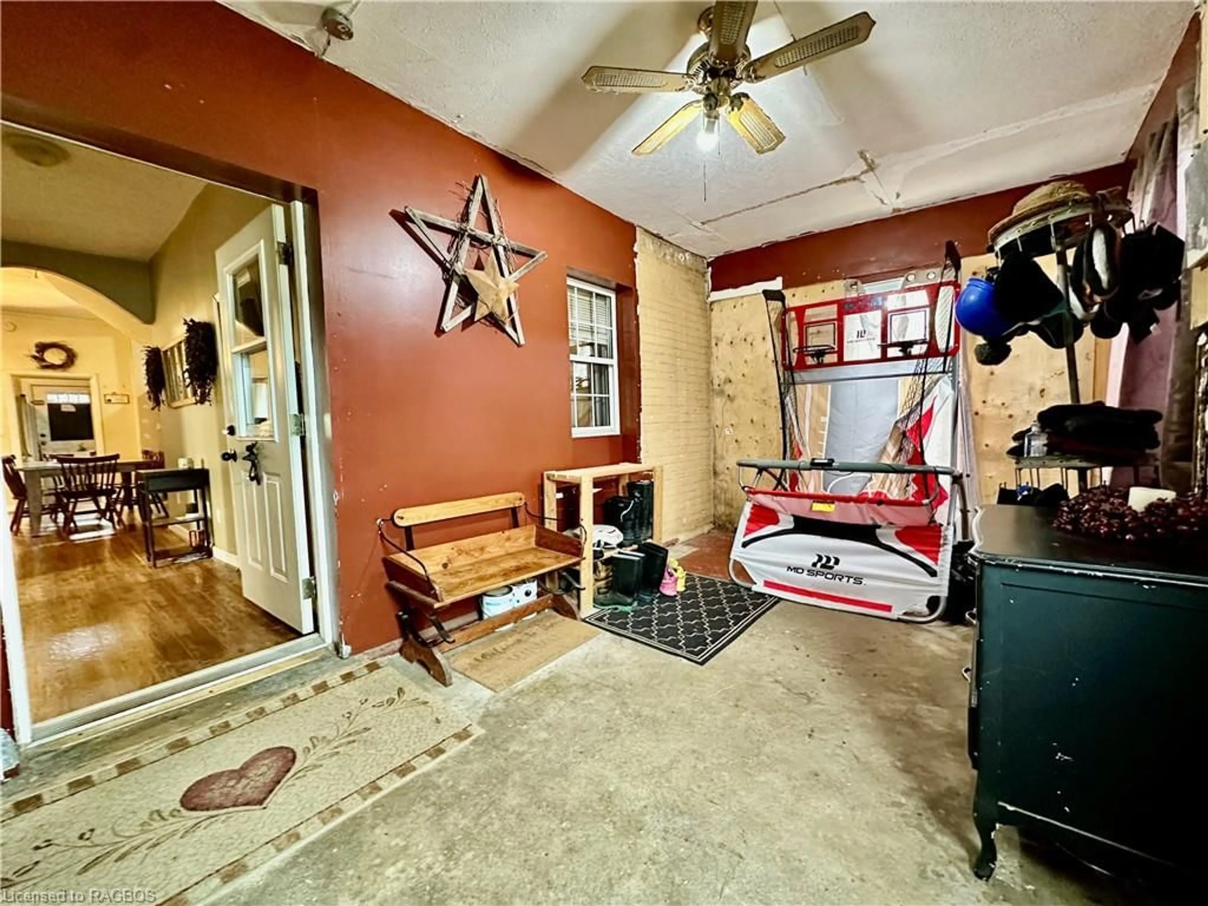 Indoor entryway, unknown floor for 279 1st Ave, Chesley Ontario N0G 1L0