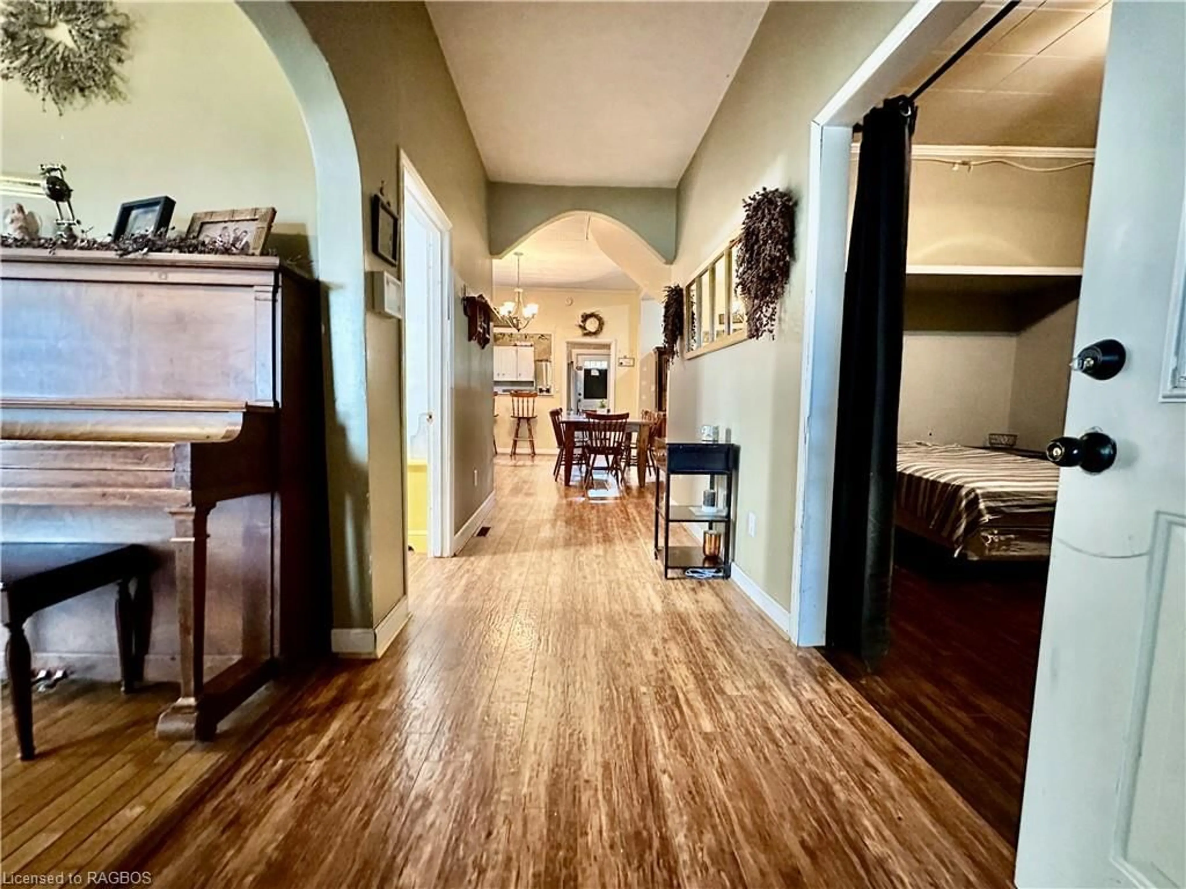 Indoor foyer, wood floors for 279 1st Ave, Chesley Ontario N0G 1L0