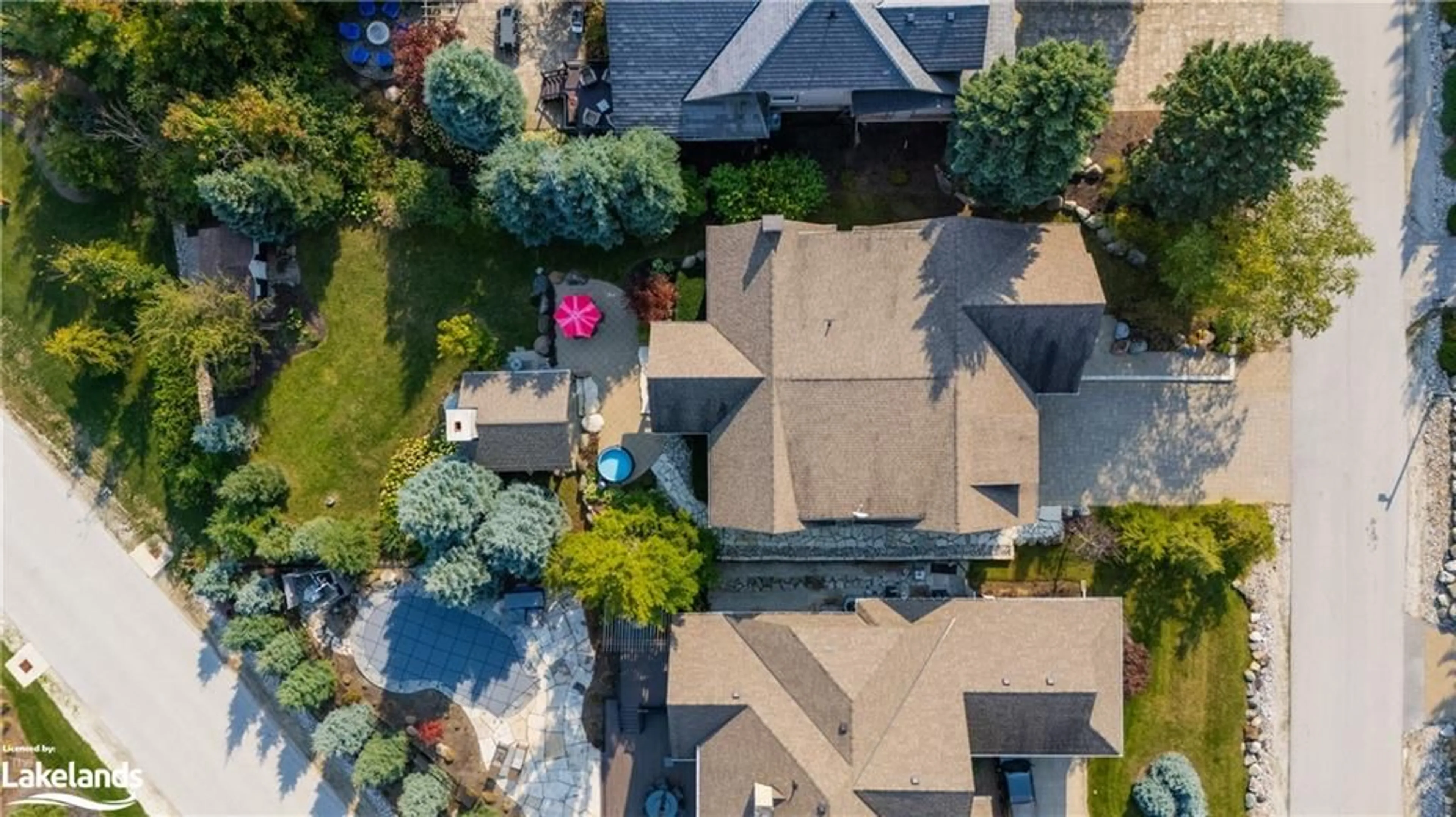 Frontside or backside of a home, the street view for 103 Hoggard Crt, Thornbury Ontario N0H 2P0