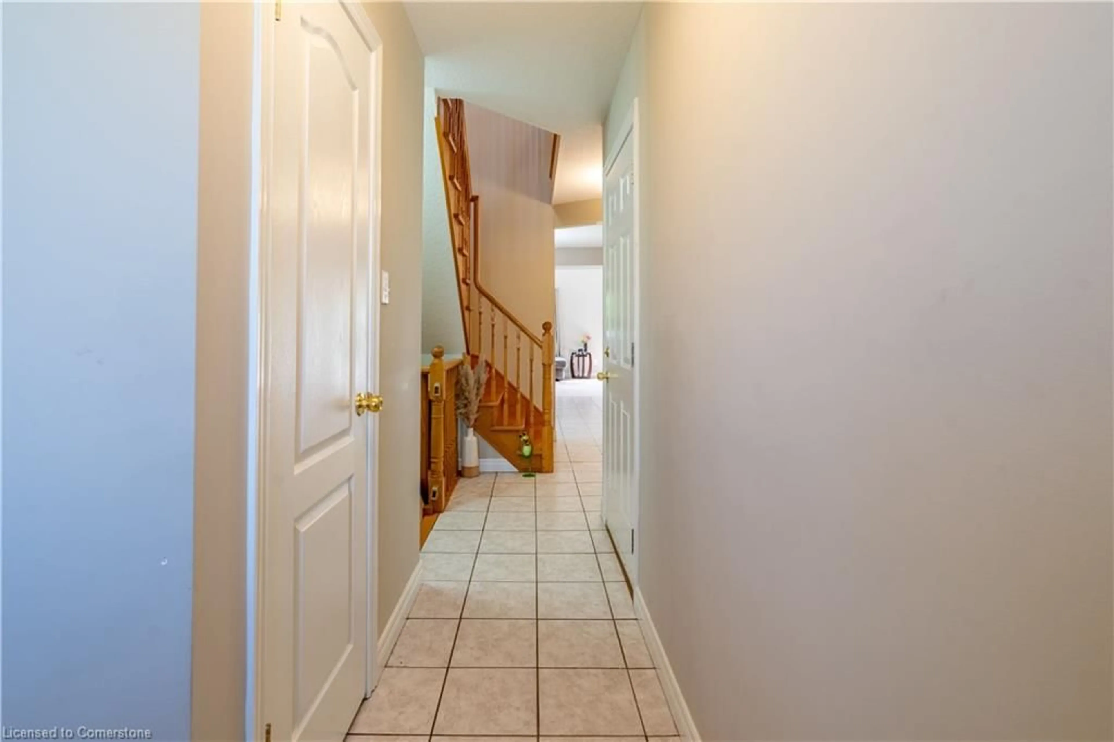 Indoor entryway, wood floors for 533 Langlaw Dr, Cambridge Ontario N1P 1H8