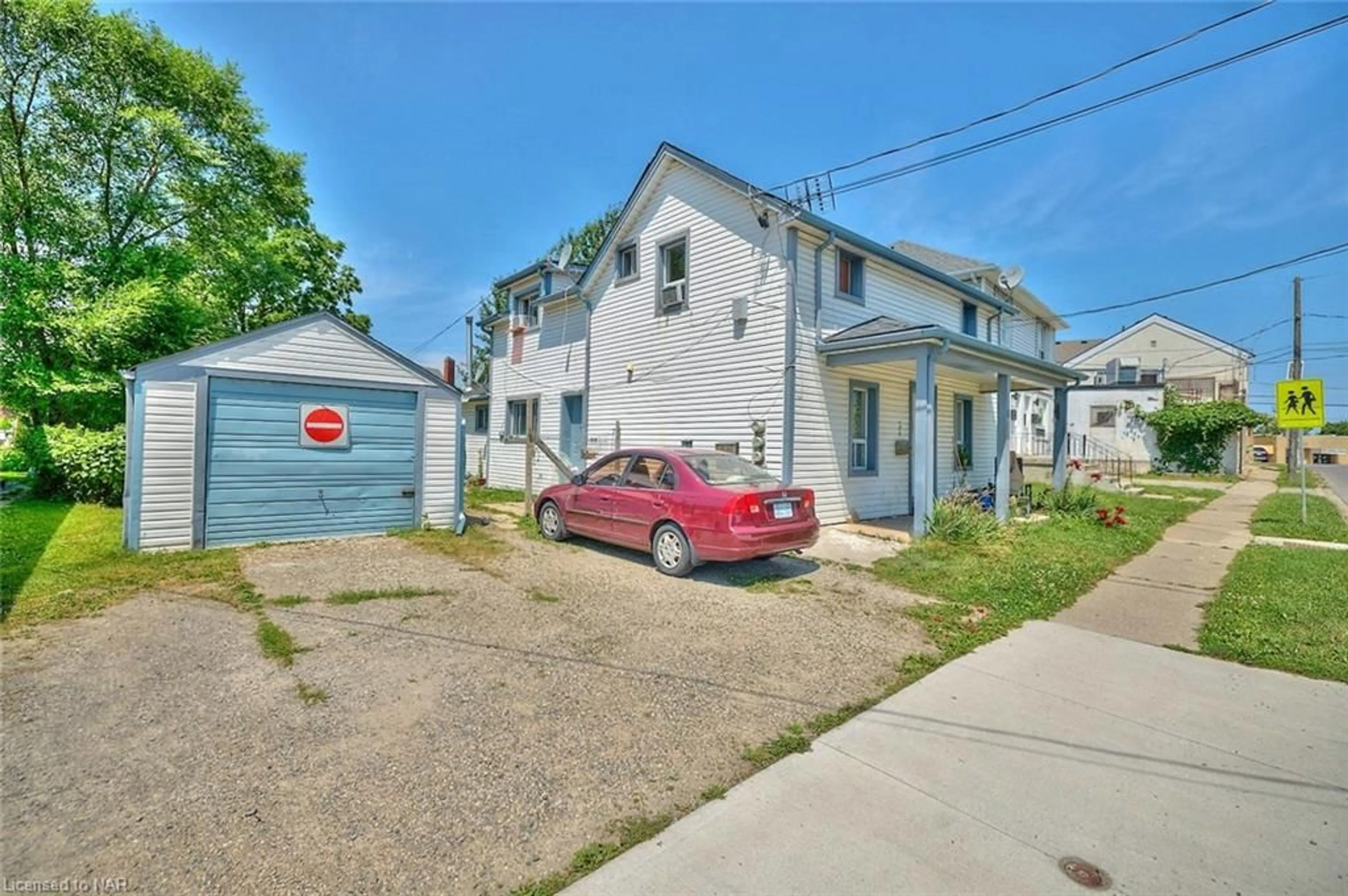 A pic from exterior of the house or condo, the street view for 8 Pelham Rd, St. Catharines Ontario L2S 1P9