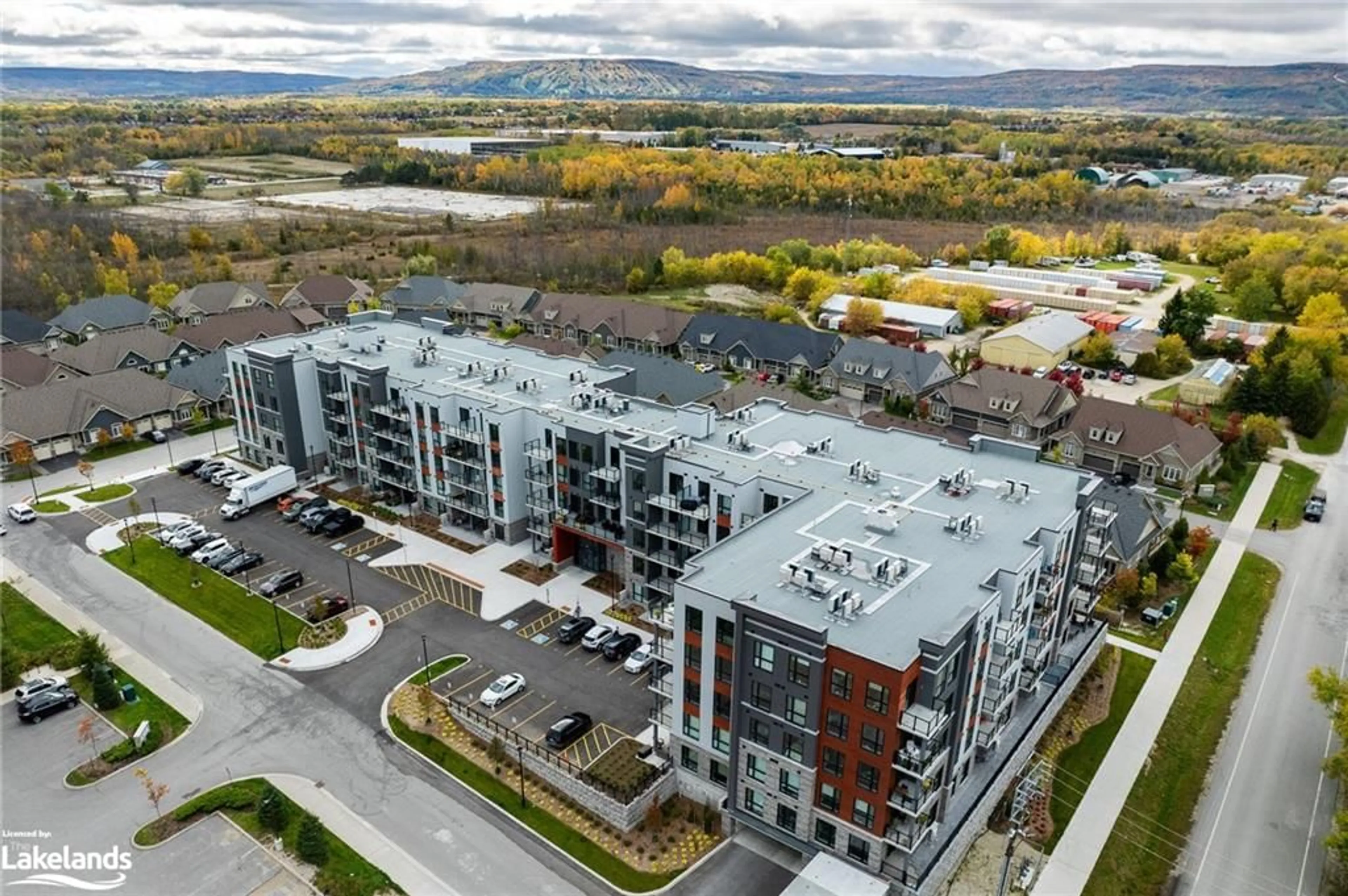 A pic from exterior of the house or condo, the front or back of building for 4 Kimberly Lane #112, Collingwood Ontario L9Y 5B4