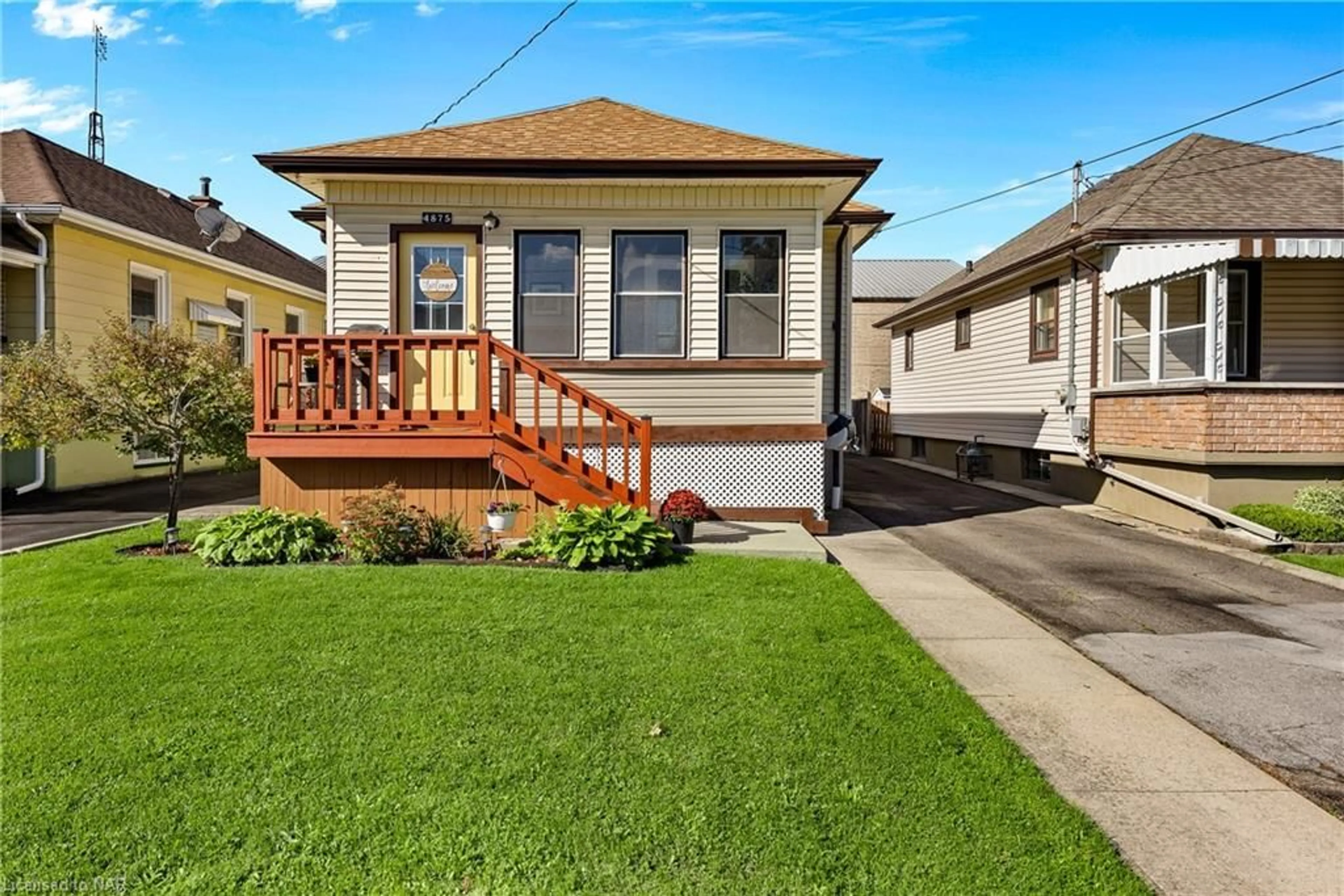 Frontside or backside of a home, cottage for 4875 Sixth Ave, Niagara Falls Ontario L2E 4T8