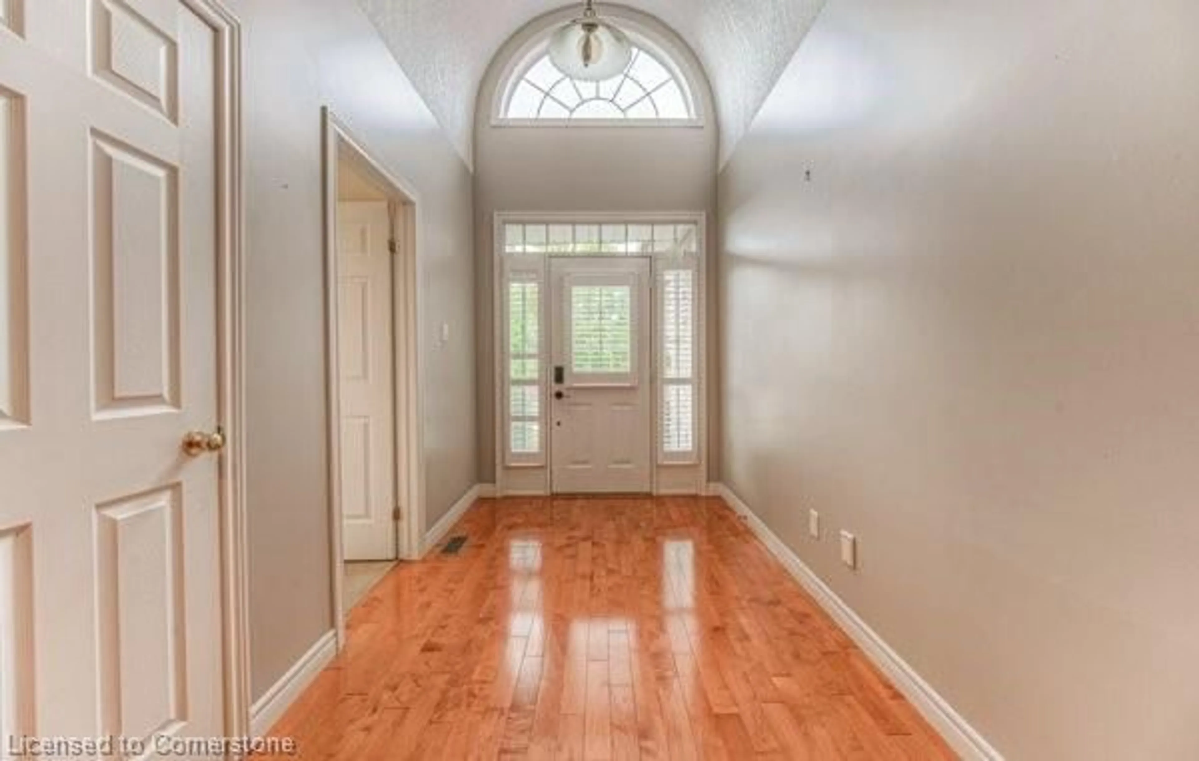 Indoor entryway, wood floors for 532 Birchleaf Walk, Waterloo Ontario N2T 2W5