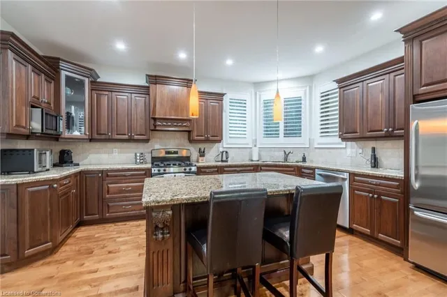 Additional property image - 12 Cowper Crt