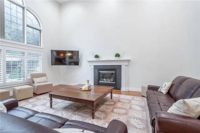 Additional property image - 12 Cowper Crt