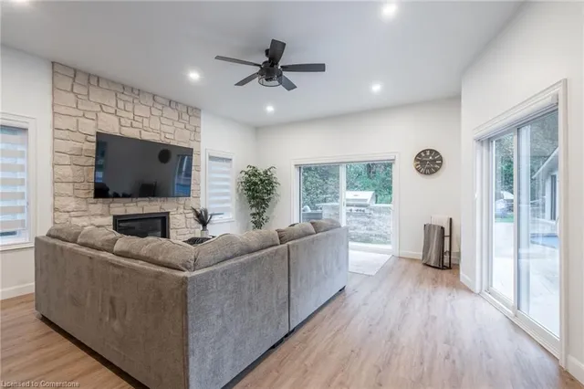 Additional property image - 12 Cowper Crt