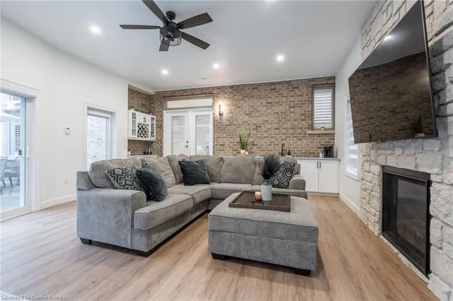 Additional property image - 12 Cowper Crt
