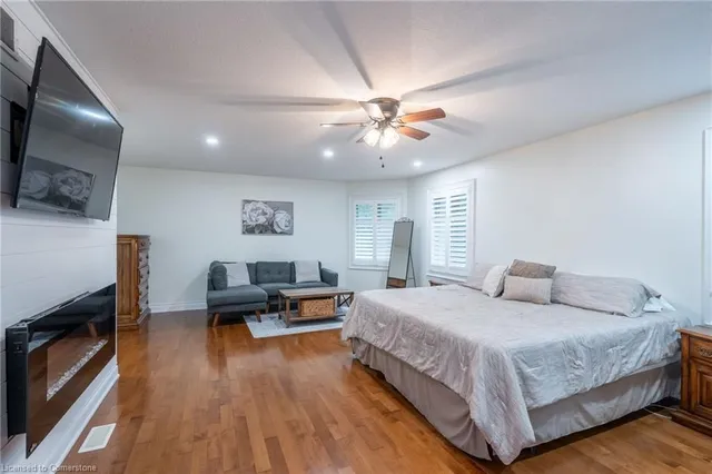 Additional property image - 12 Cowper Crt