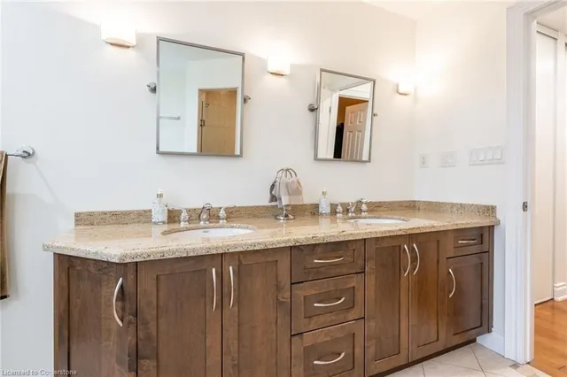 Additional property image - 12 Cowper Crt