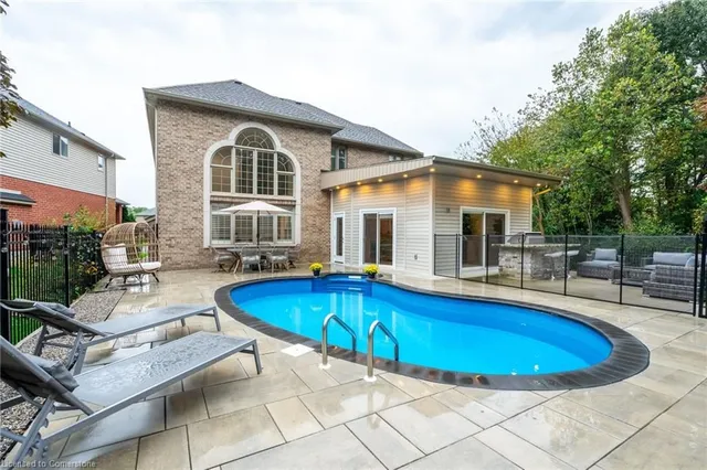 Additional property image - 12 Cowper Crt
