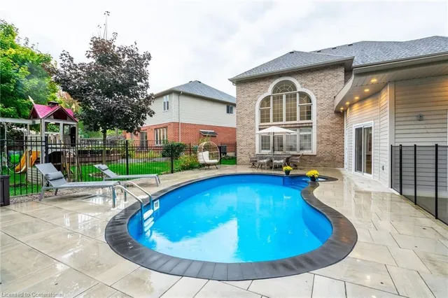 Additional property image - 12 Cowper Crt