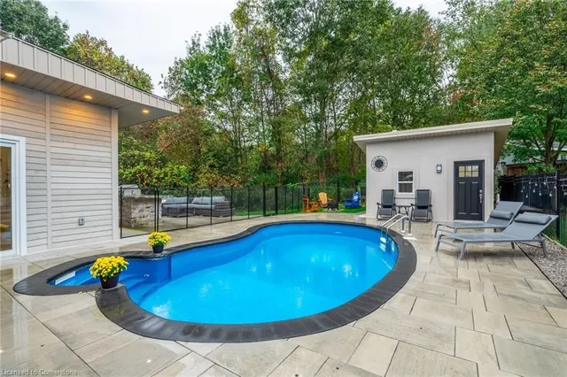 Additional property image - 12 Cowper Crt