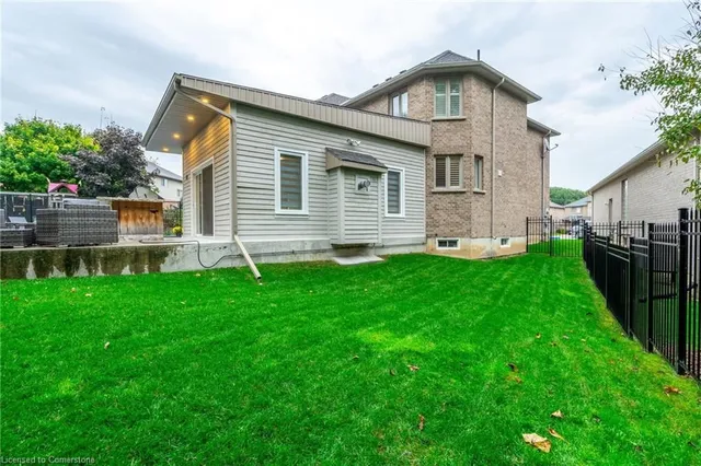Additional property image - 12 Cowper Crt