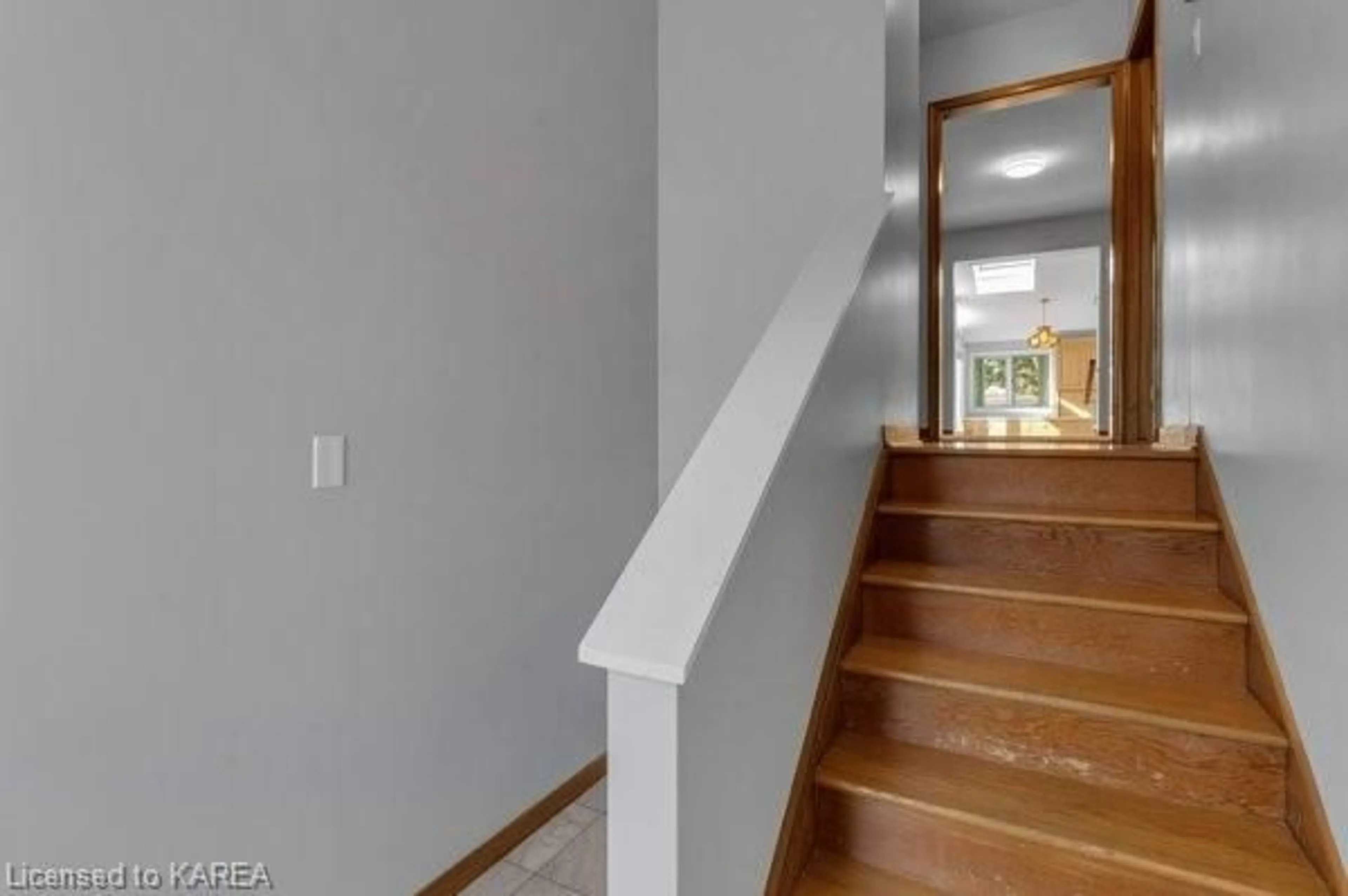 Indoor foyer, wood floors for 167 Sherman St, Kingston Ontario K7M 4G9