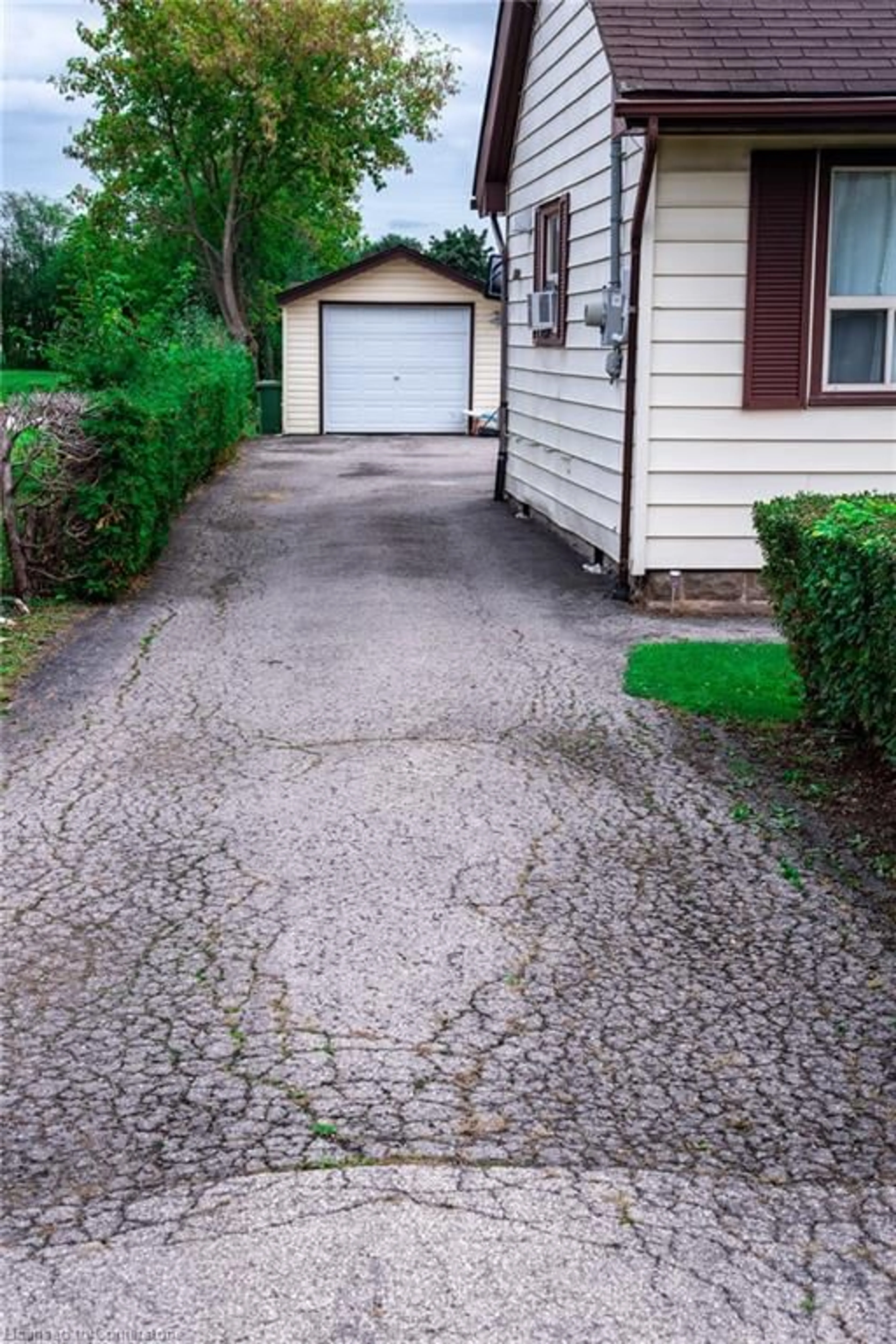 Frontside or backside of a home, the street view for 144 Green Rd, Stoney Creek Ontario L8G 3X1