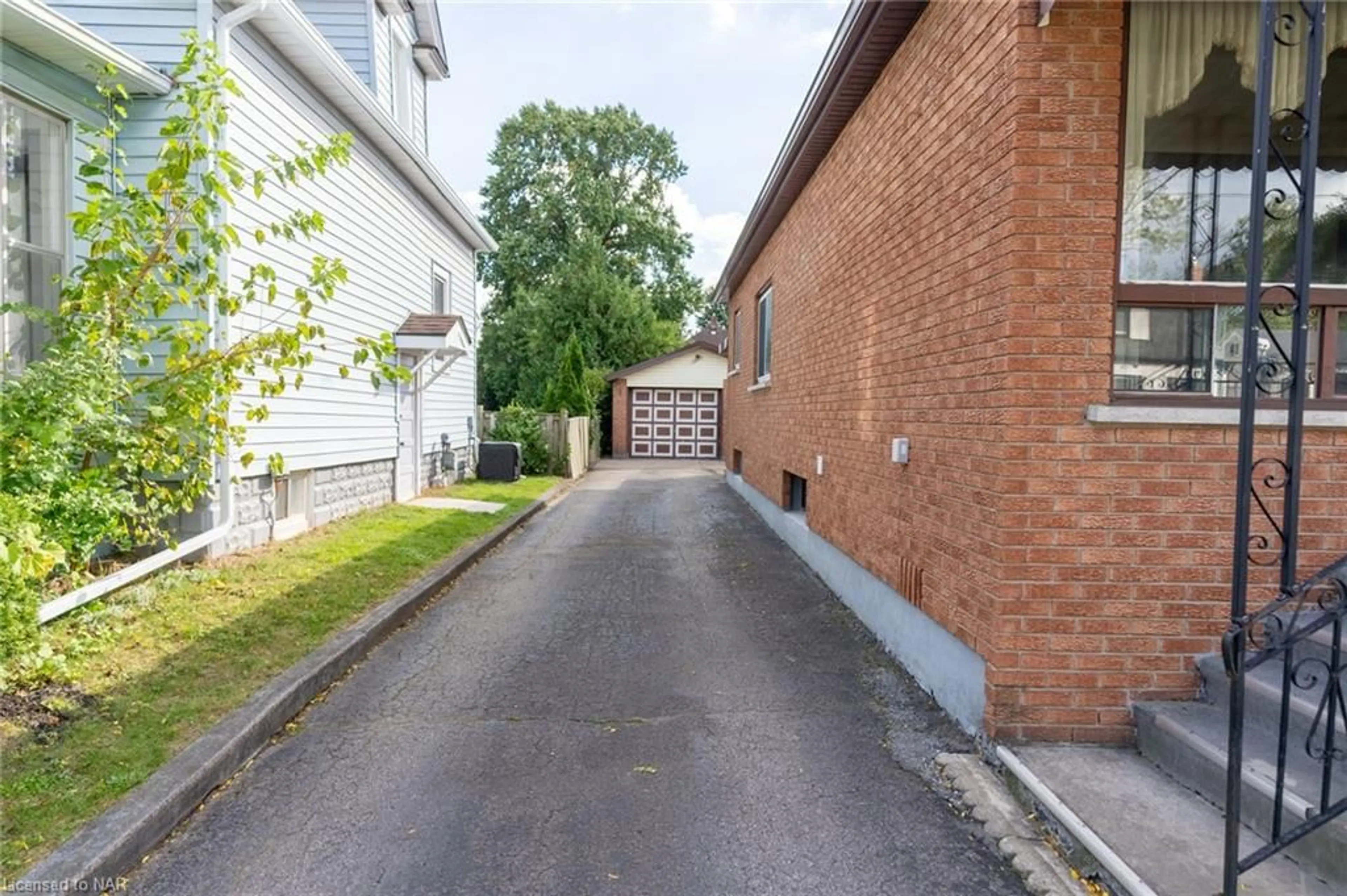 Frontside or backside of a home, the street view for 6286 Culp St, Niagara Falls Ontario L2G 2C1