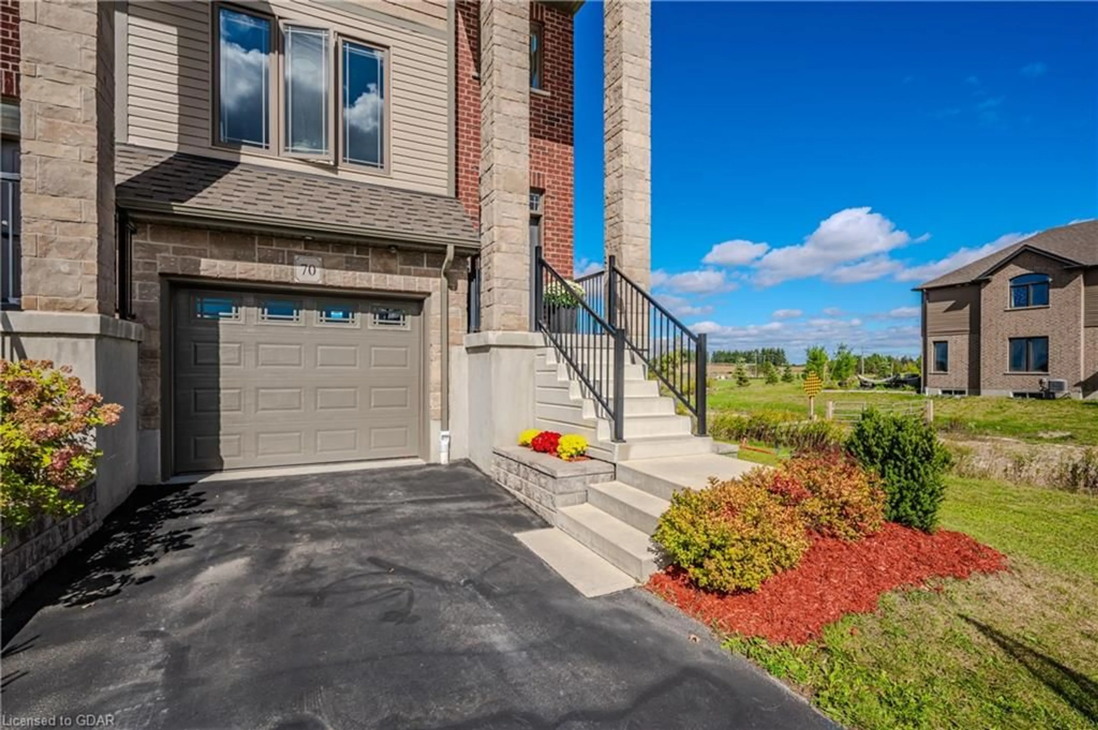 A pic from exterior of the house or condo for 70 Loxleigh Lane, Breslau Ontario N0B 1M0