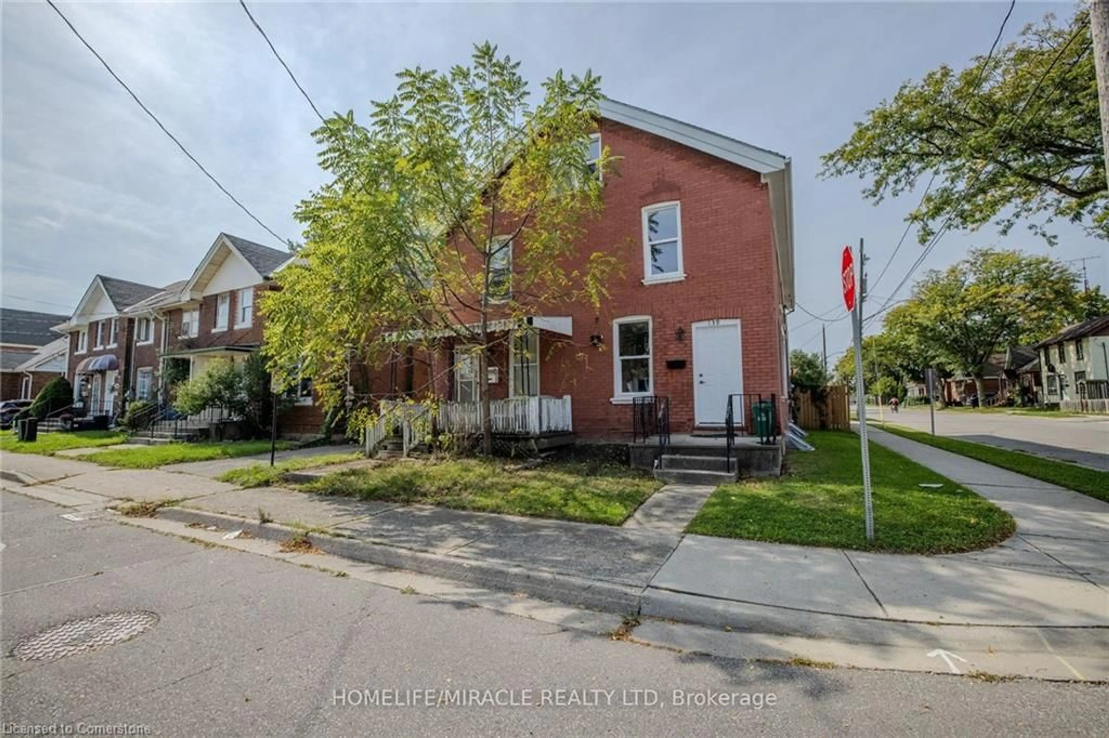 A pic from exterior of the house or condo, the street view for 139 Superior St, Brantford Ontario N3S 2L3