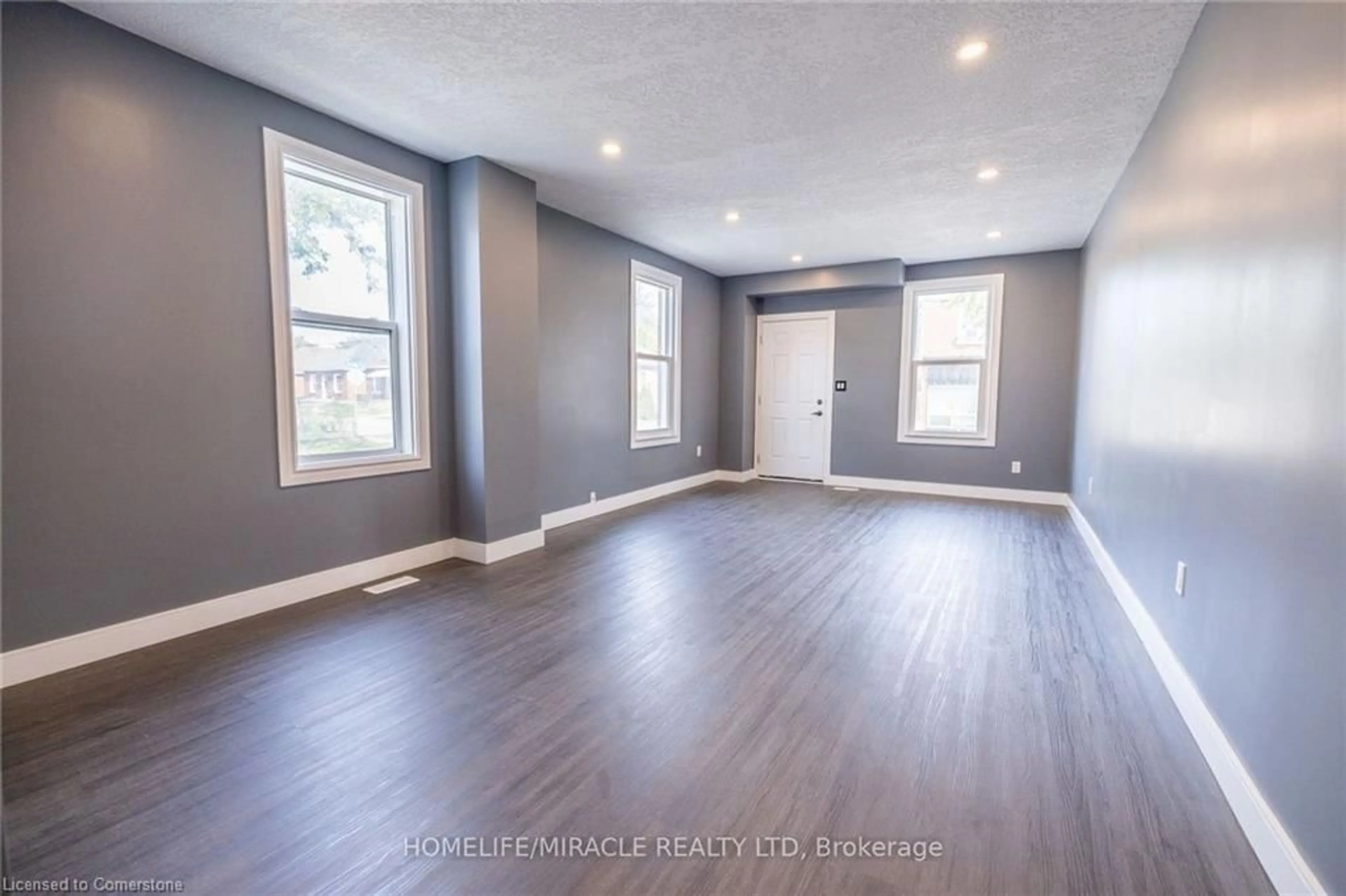 A pic of a room, wood floors for 139 Superior St, Brantford Ontario N3S 2L3