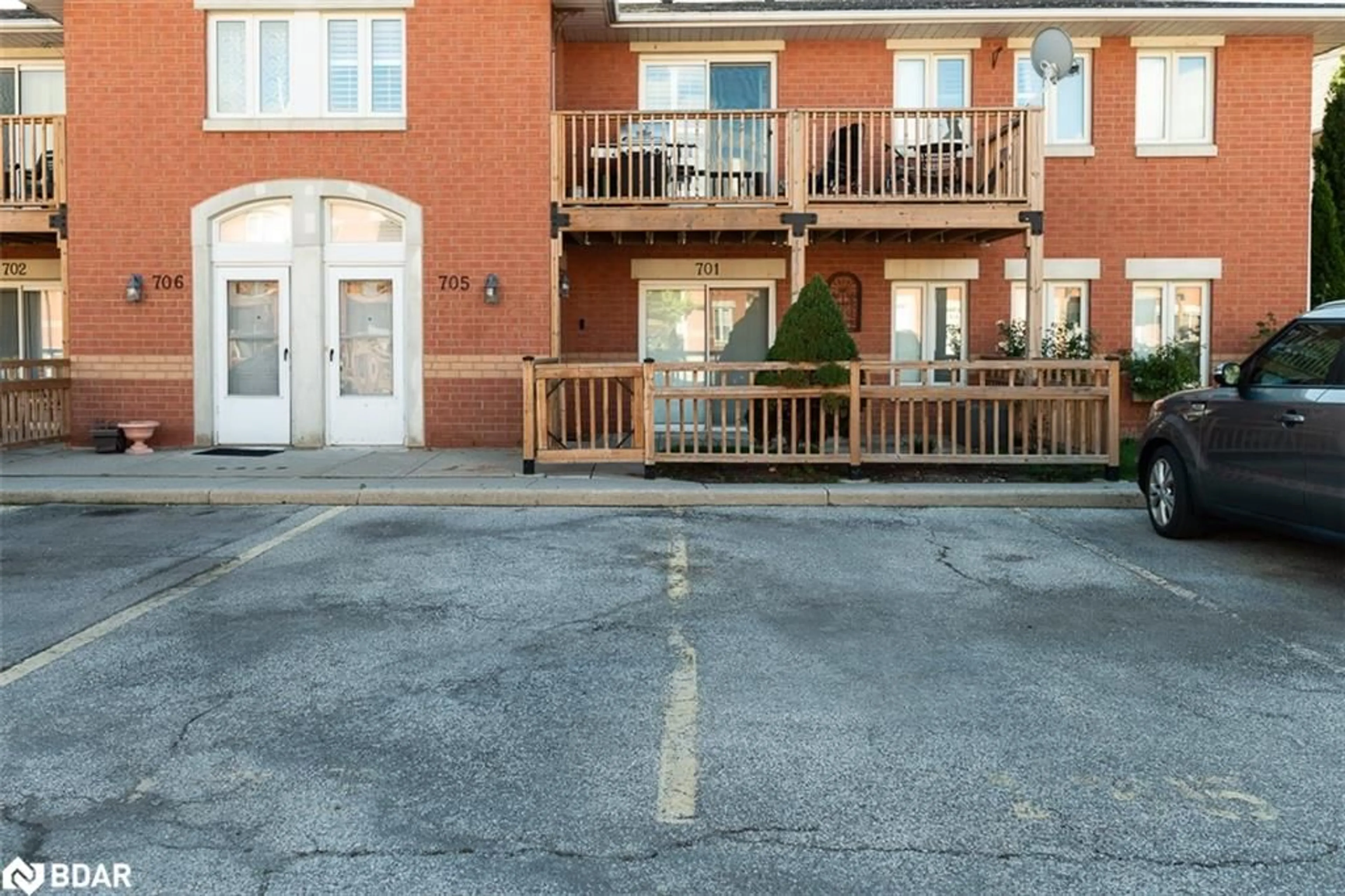 Patio for 4140 Foxwood Dr #701, Burlington Ontario L7M 4R4