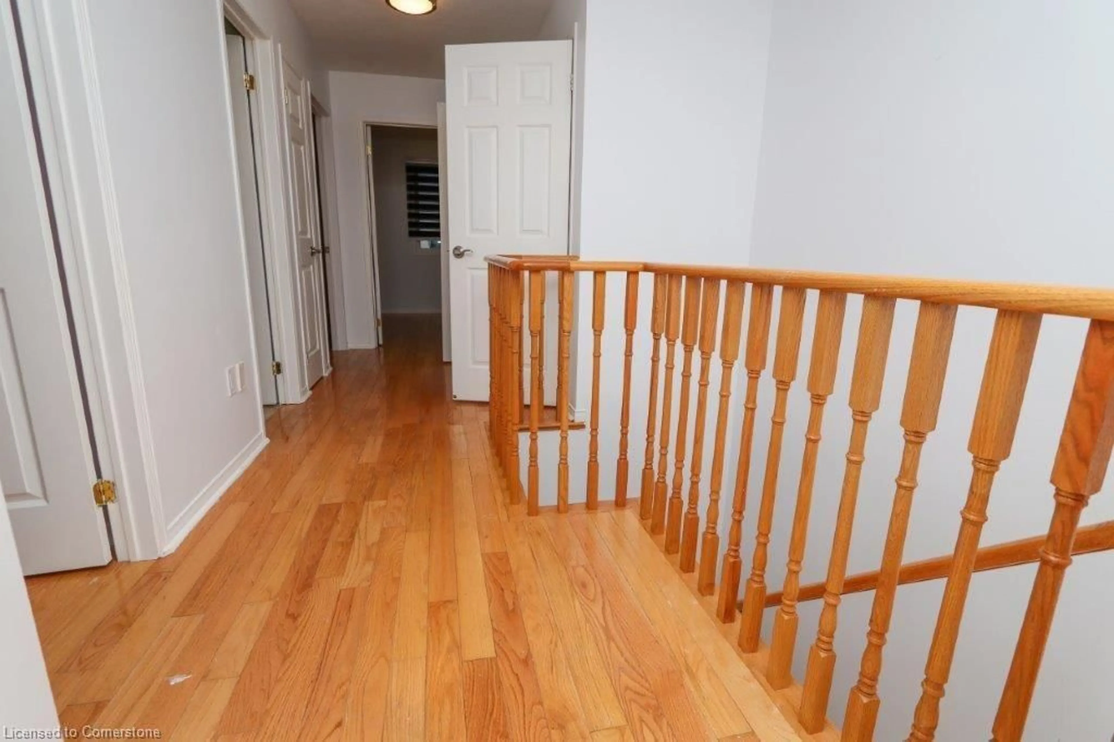 Indoor foyer, wood floors for 212 Blackburn Dr, Brantford Ontario N3T 0C4