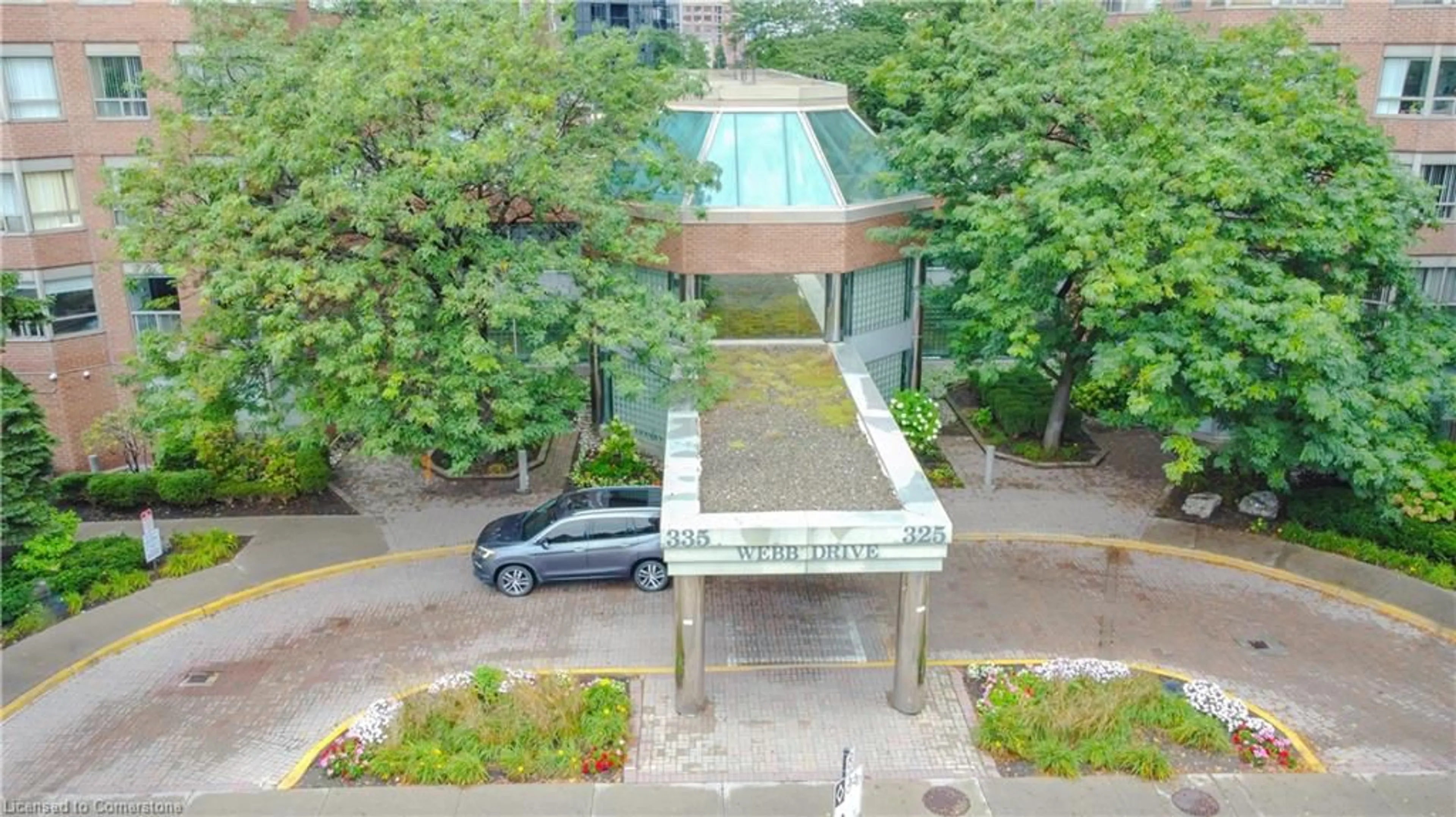 Indoor or outdoor pool for 325 Webb Dr #412, Mississauga Ontario L5B 3Z9