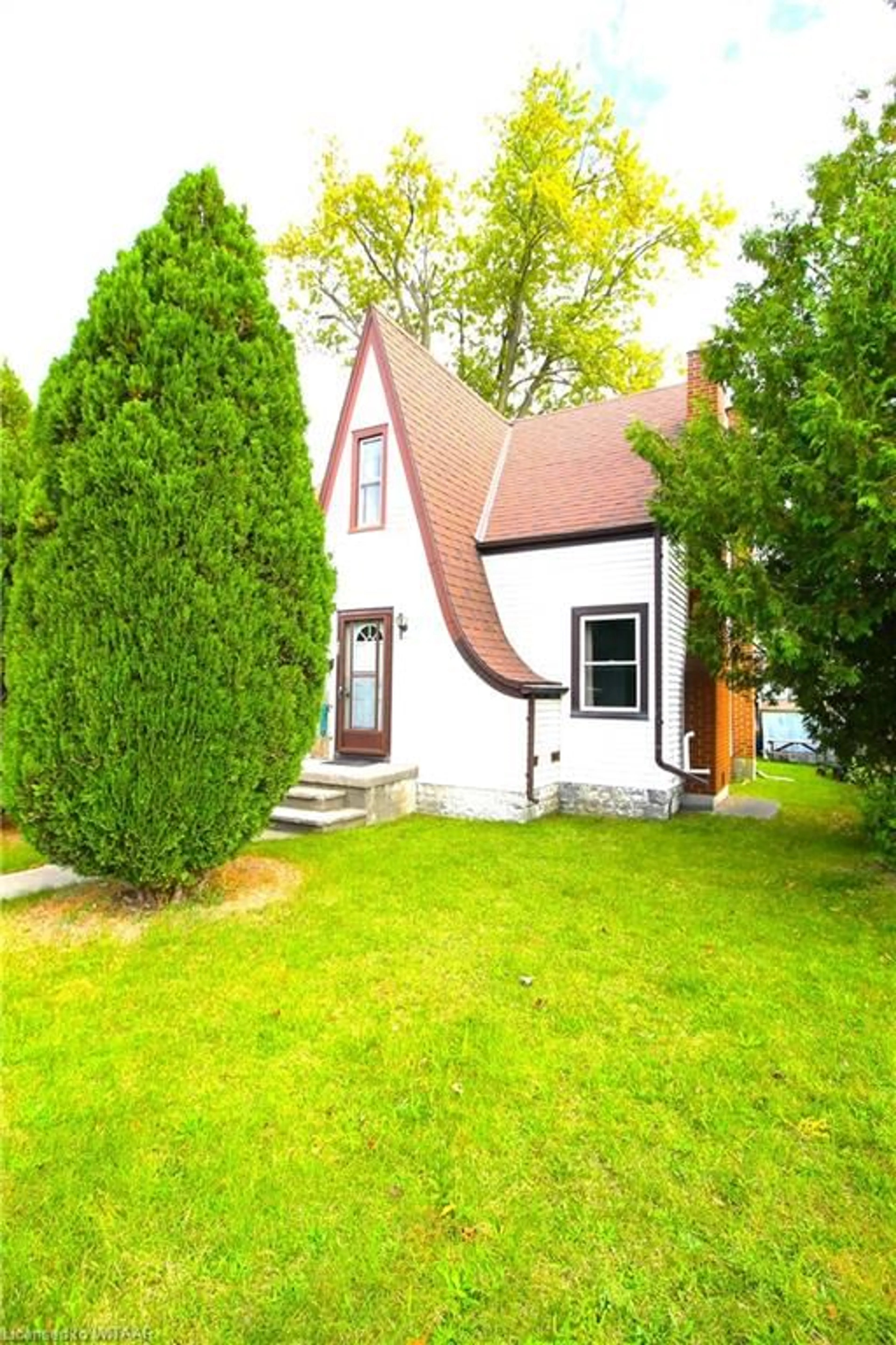 Frontside or backside of a home, cottage for 220 Tillson Ave, Tillsonburg Ontario N4G 3B2