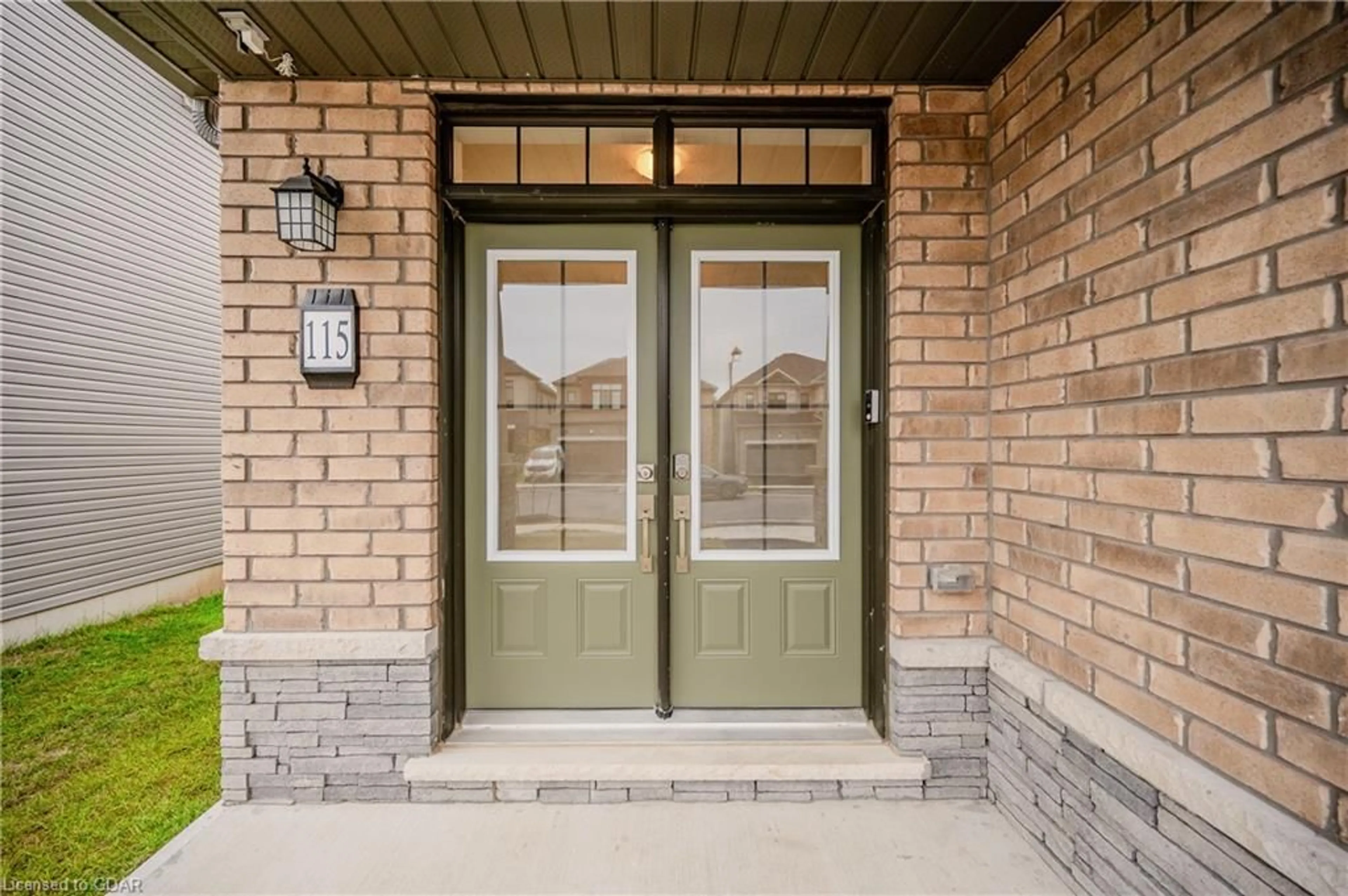 Indoor entryway, wood floors for 115 Eva Drive, Breslau Ontario N0B 1M0